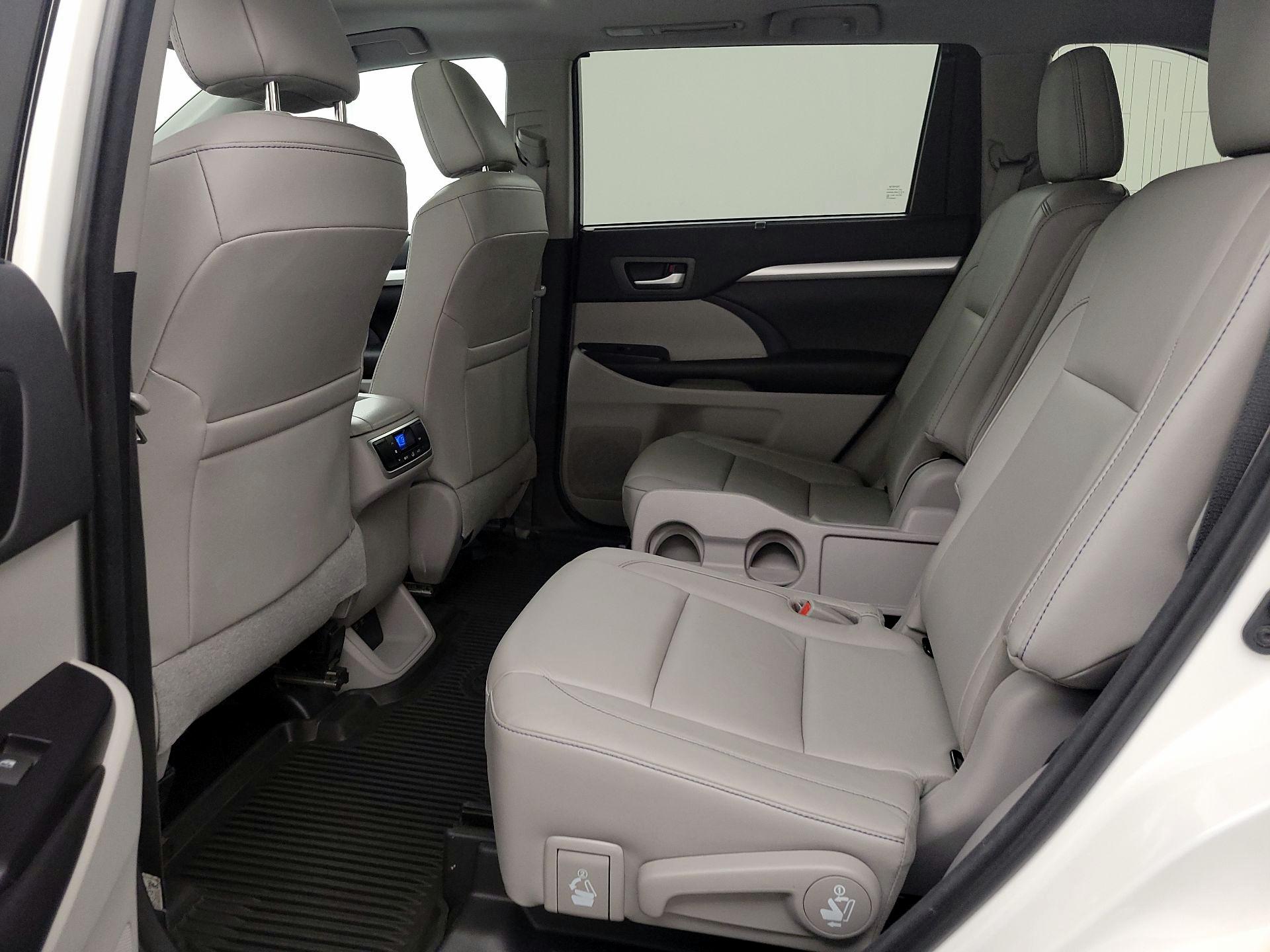 Thumbnail: 2018 Toyota Highlander - 20