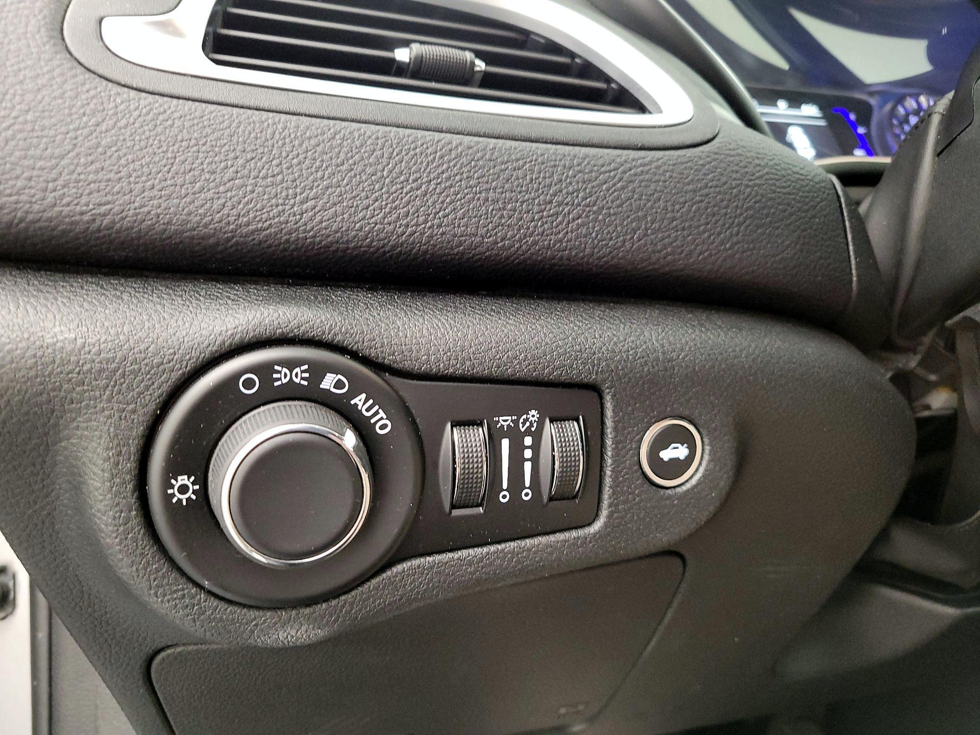 Thumbnail: 2015 Chrysler 200 - 13