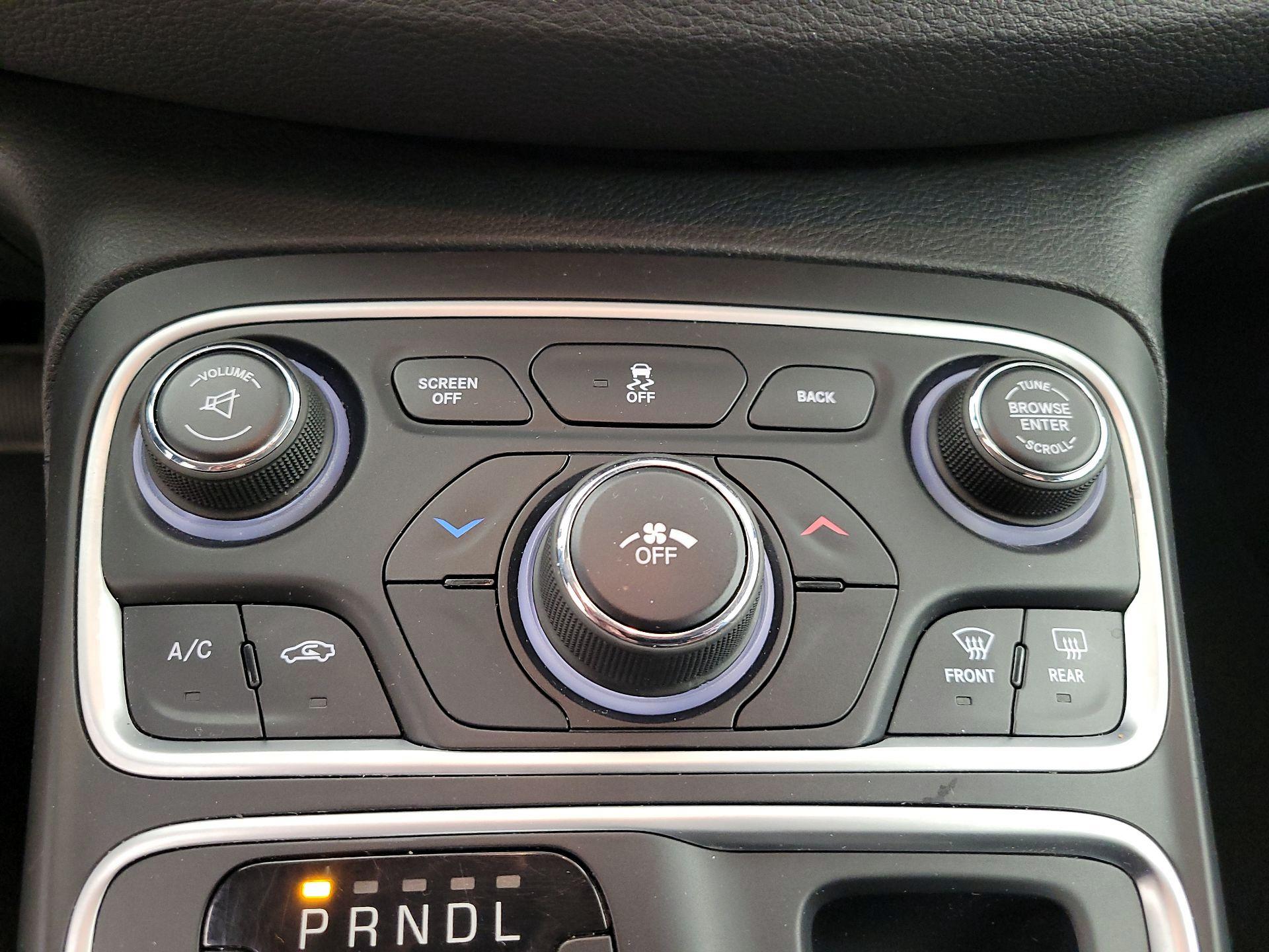 Thumbnail: 2015 Chrysler 200 - 16