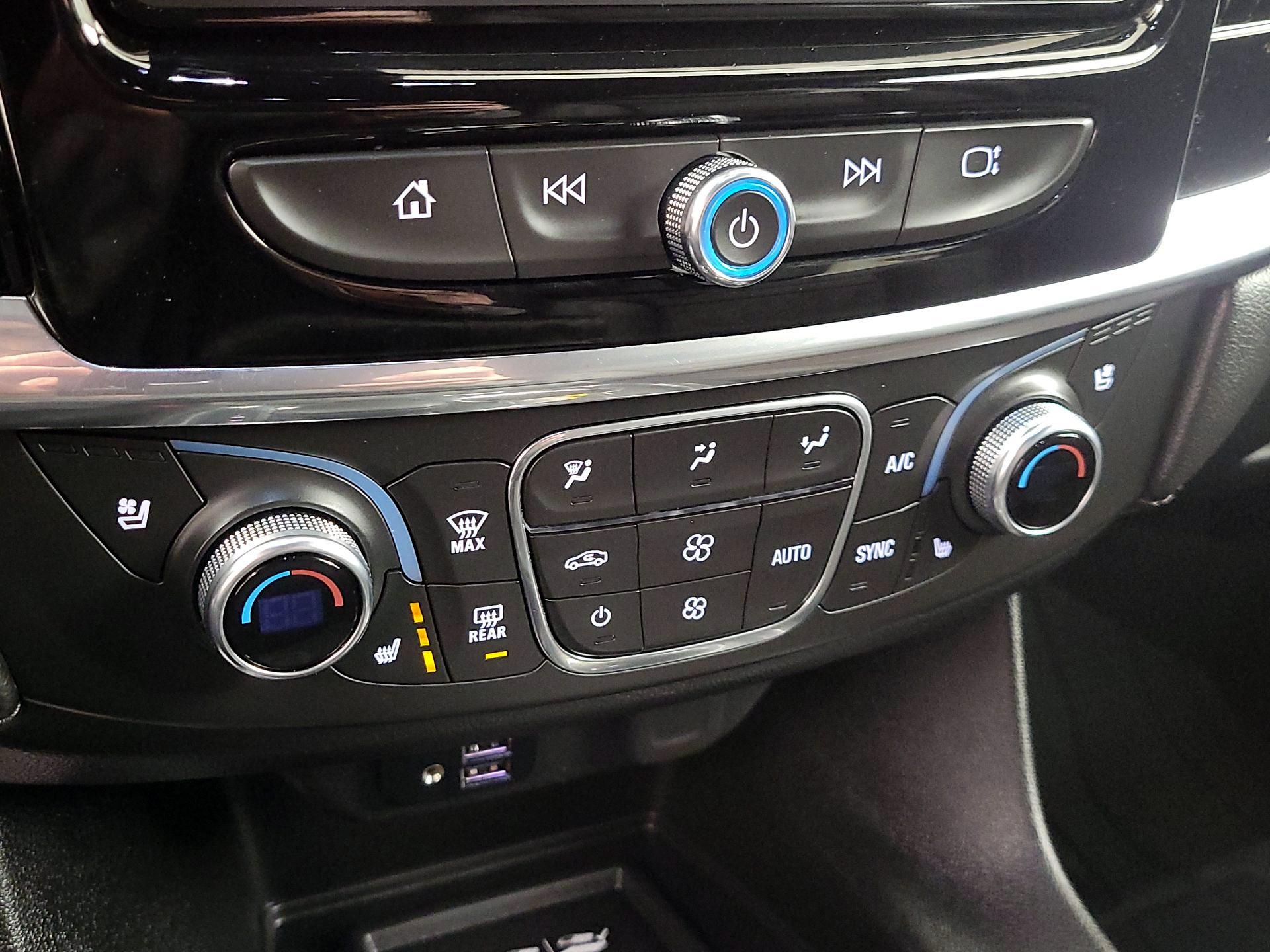 Thumbnail: 2023 Chevrolet Traverse - 17