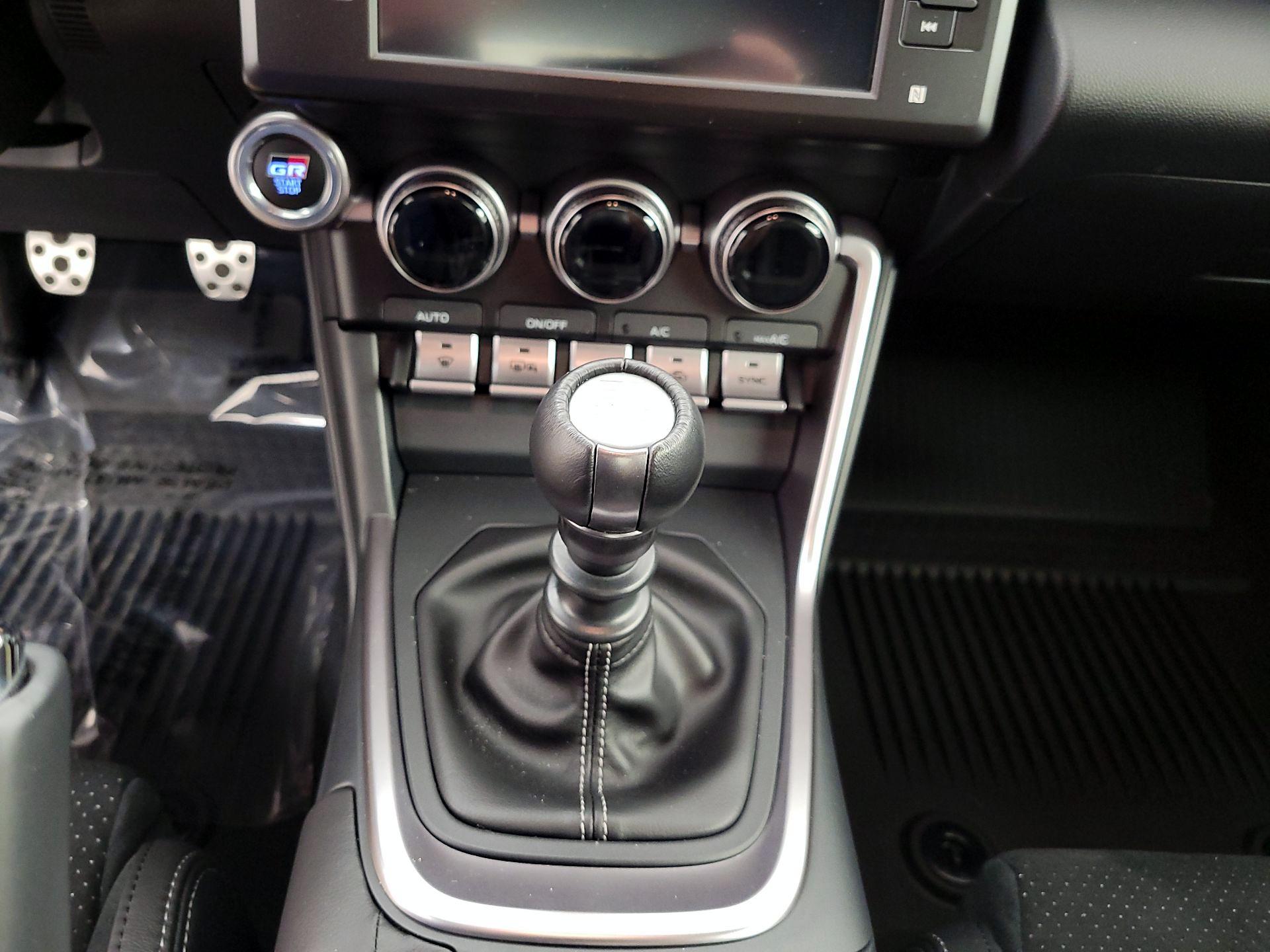 Thumbnail: 2025 Toyota GR86 - 17