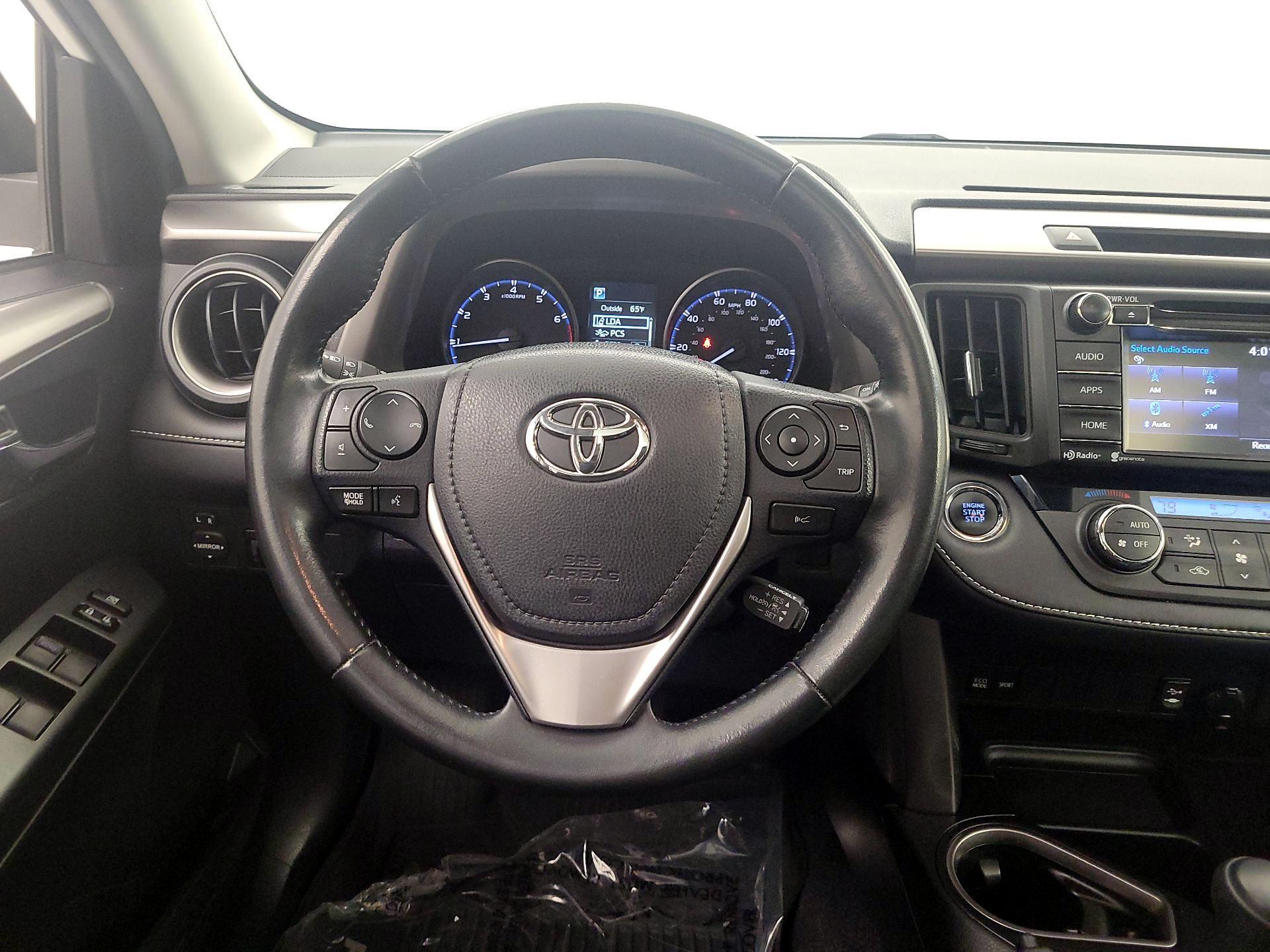 Thumbnail: 2017 Toyota RAV4 - 10