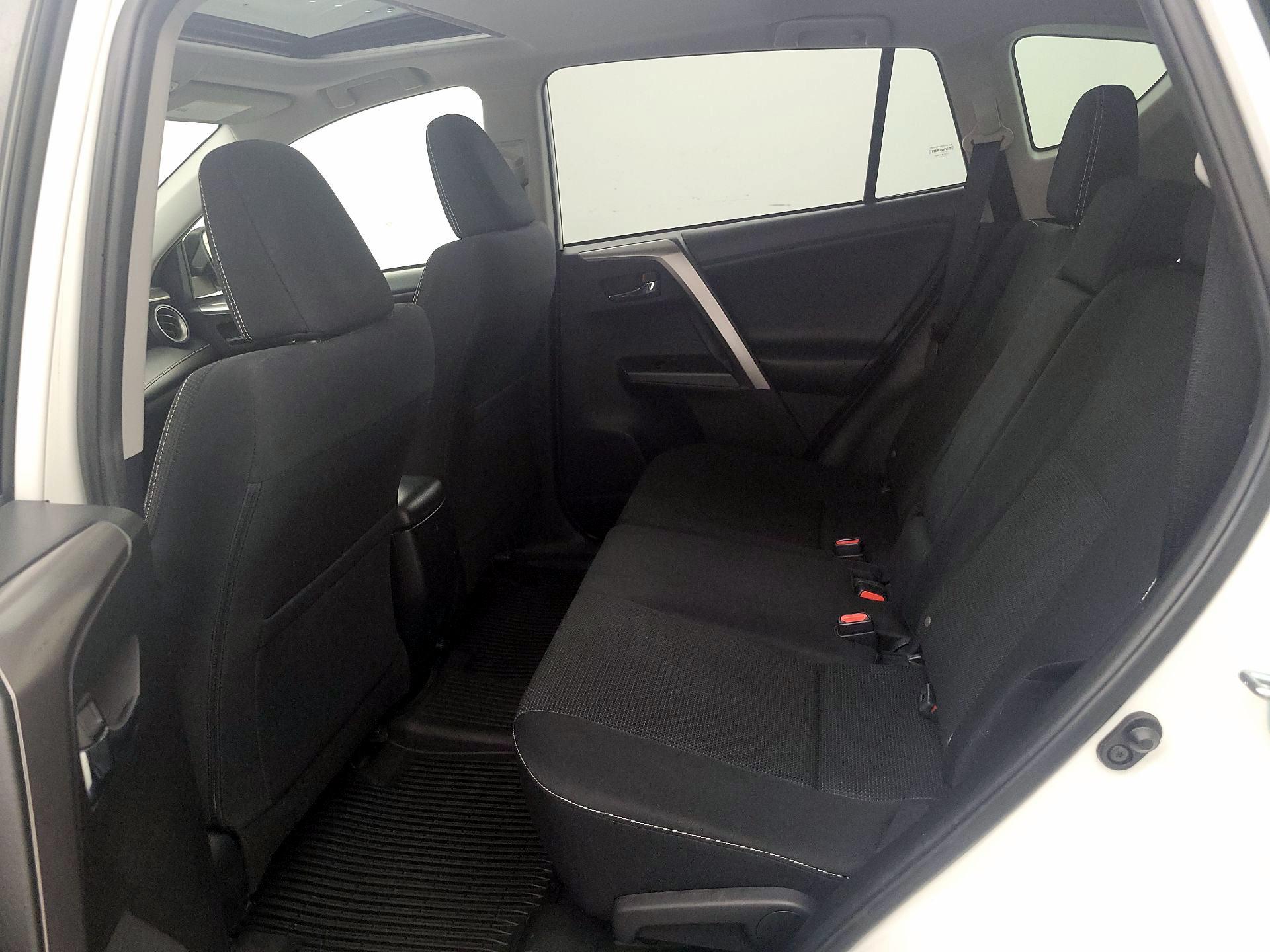 Thumbnail: 2017 Toyota RAV4 - 20