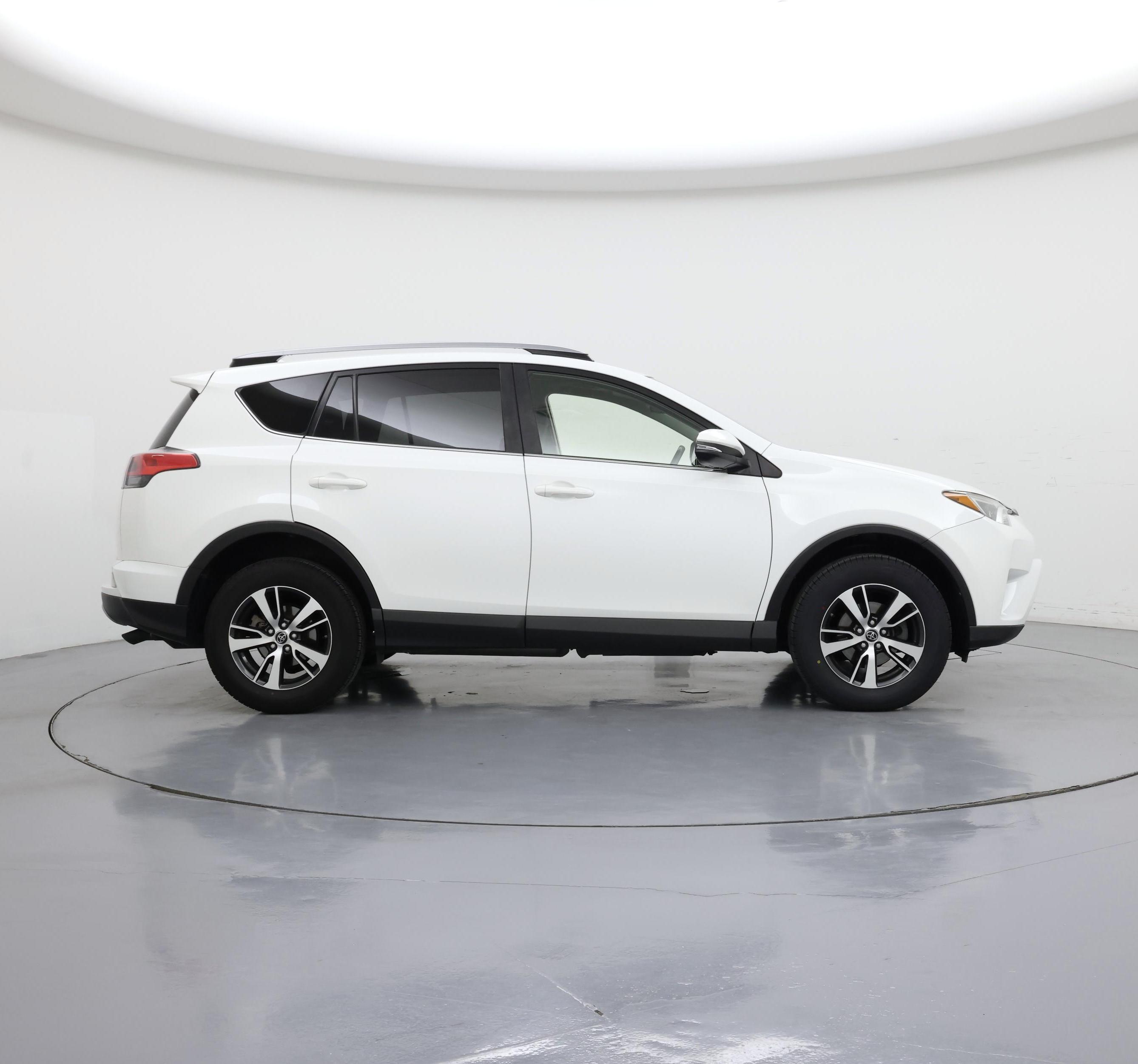 Thumbnail: 2017 Toyota RAV4 - 7