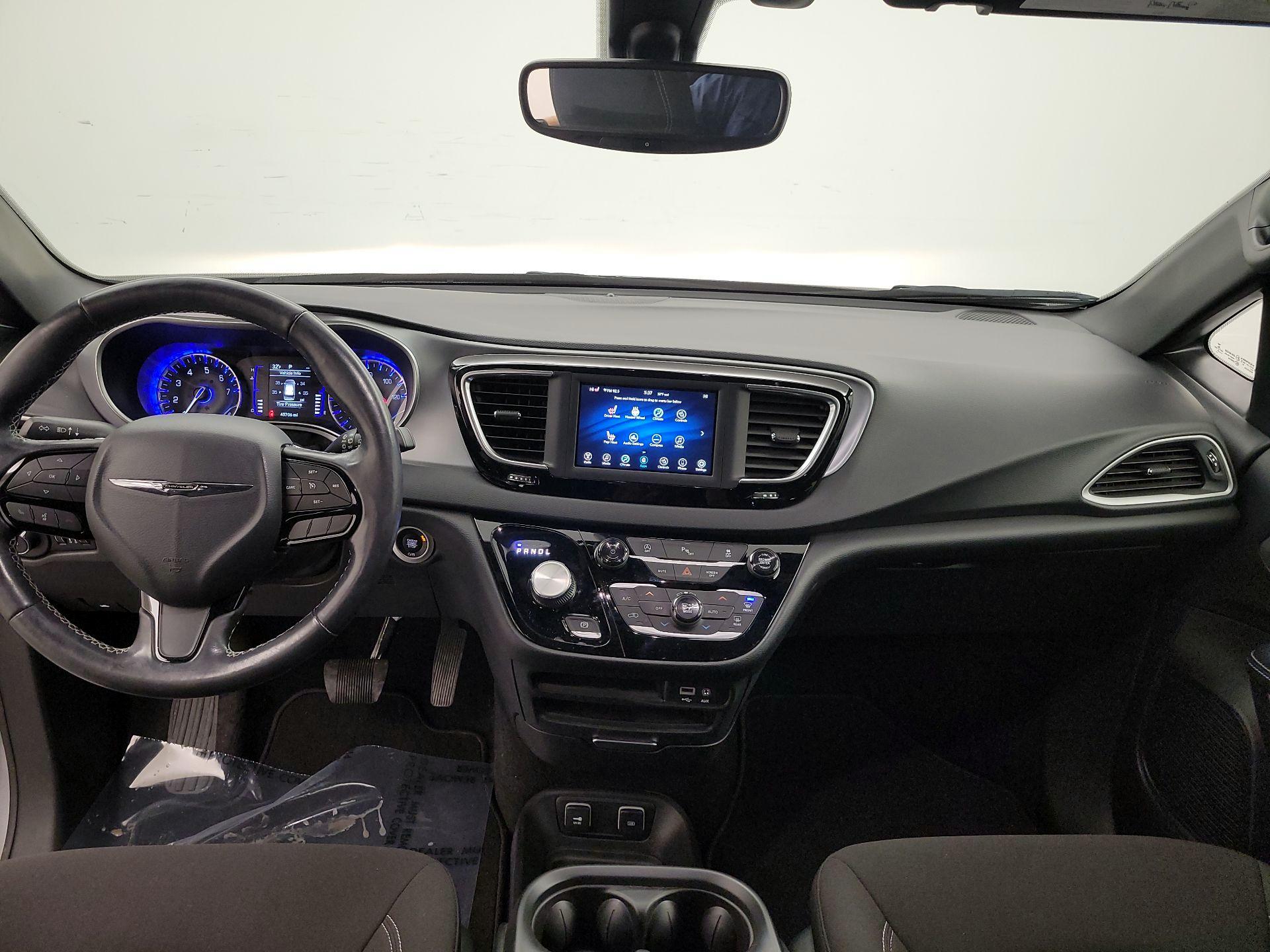 Thumbnail: 2020 Chrysler Pacifica - 9