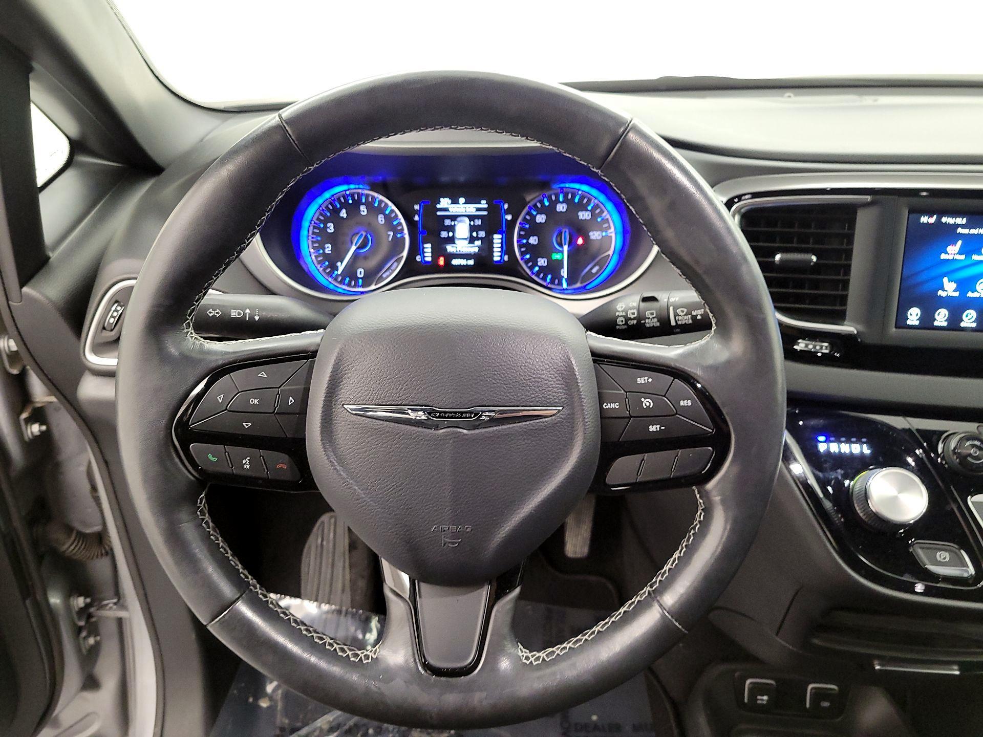 Thumbnail: 2020 Chrysler Pacifica - 10