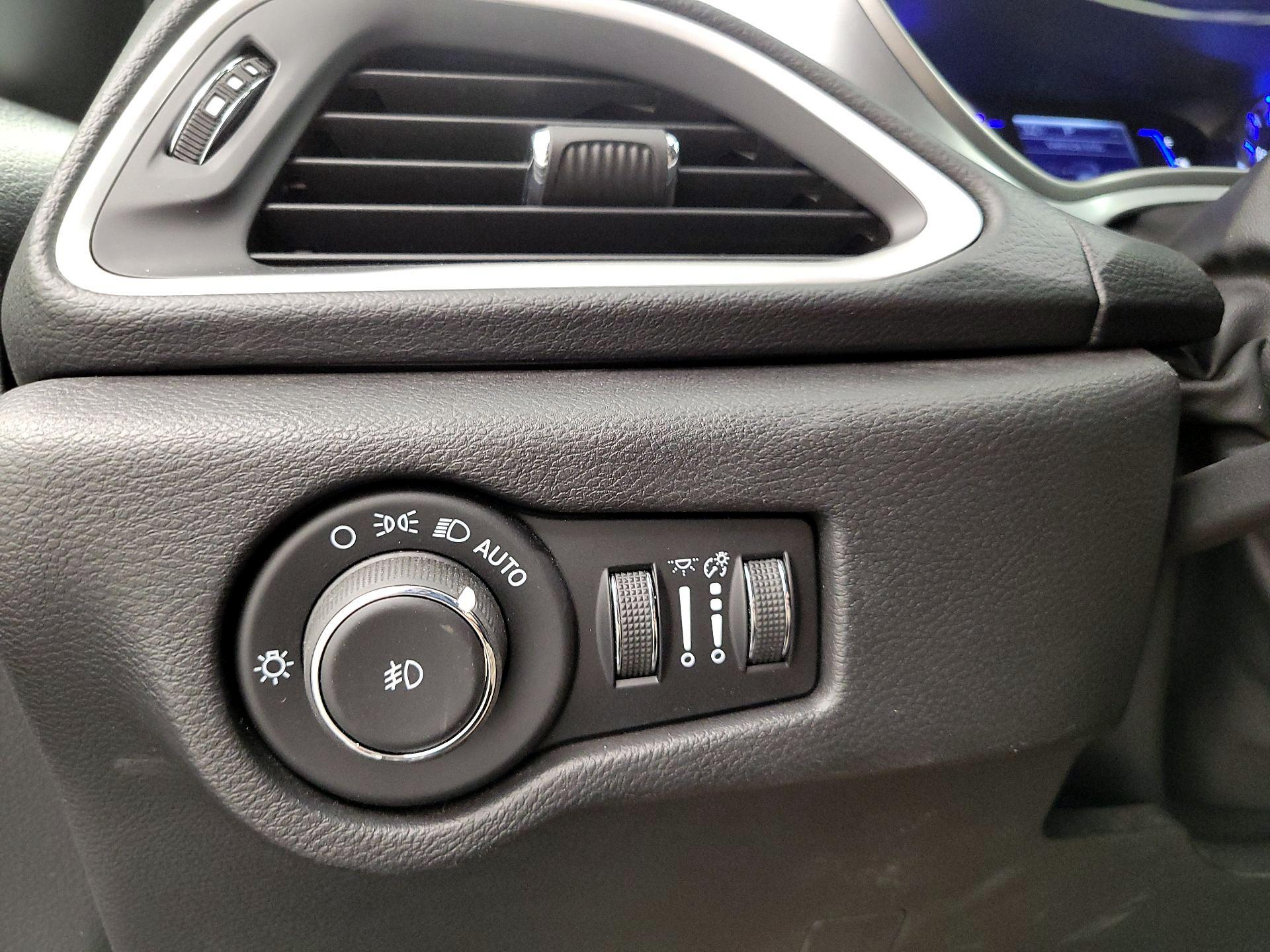 Thumbnail: 2020 Chrysler Pacifica - 13