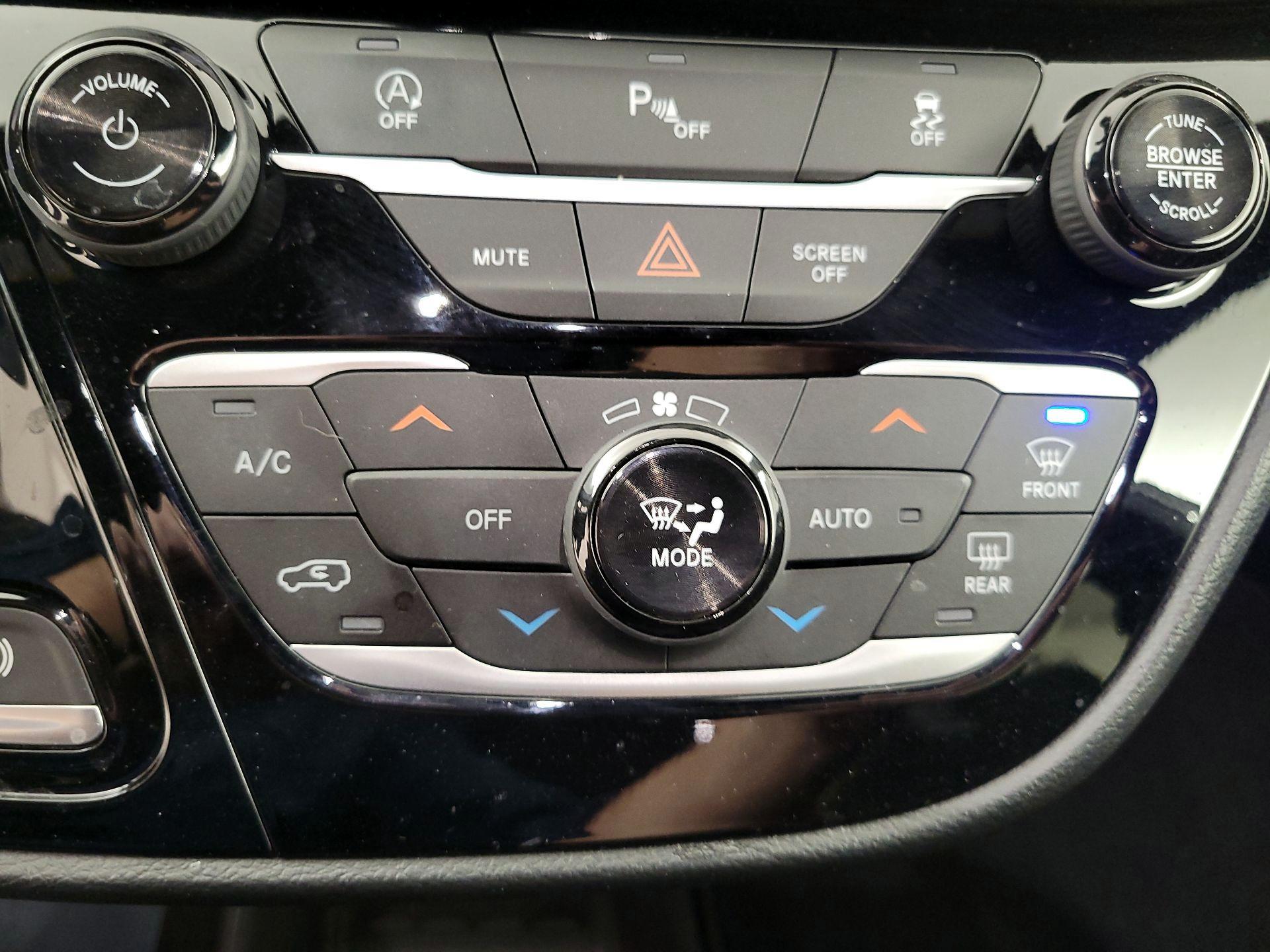 Thumbnail: 2020 Chrysler Pacifica - 16