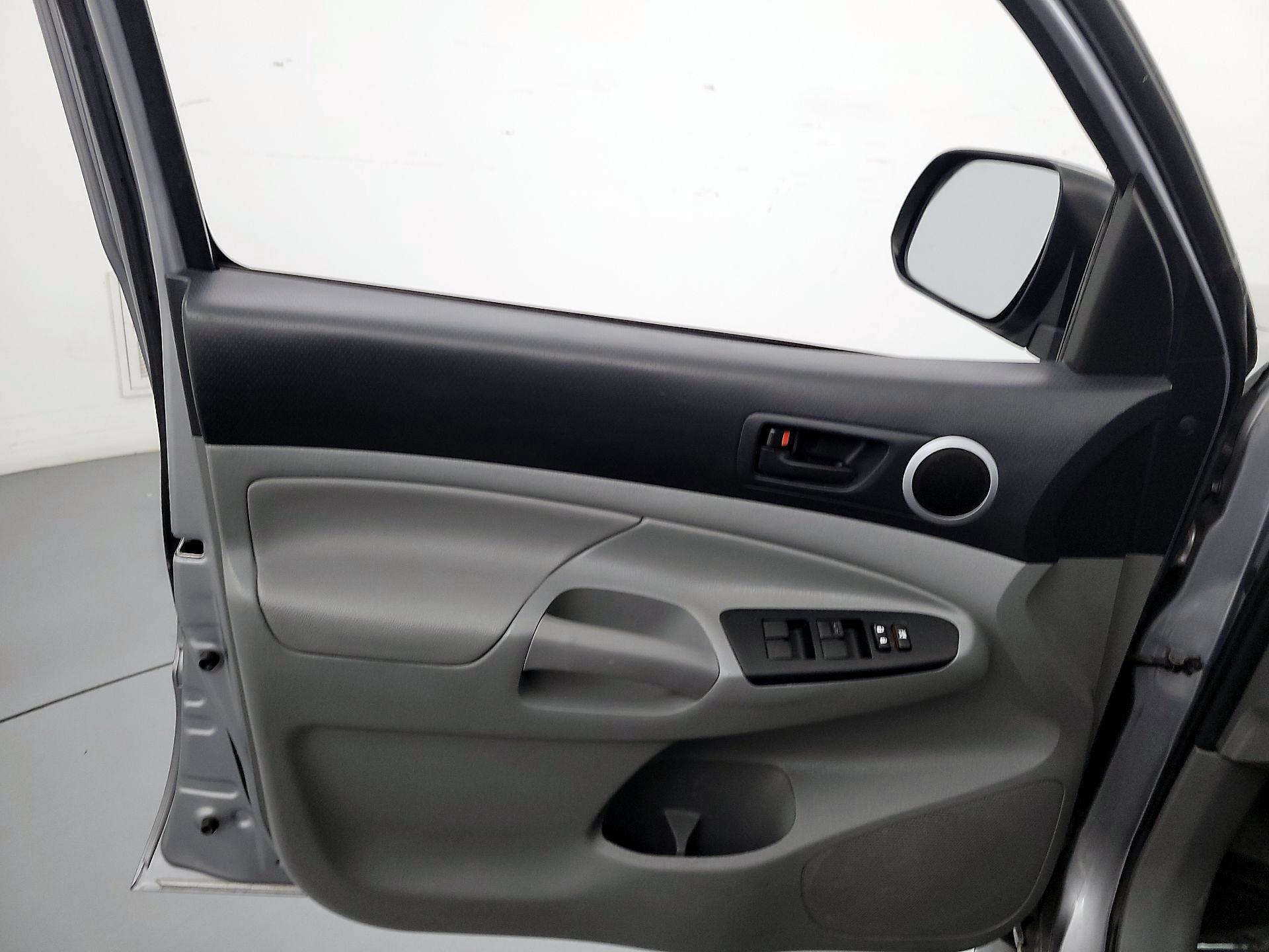 Thumbnail: 2014 Toyota Tacoma - 12