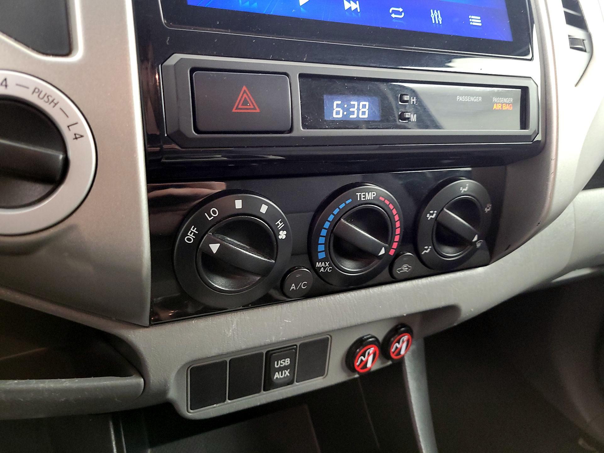 Thumbnail: 2014 Toyota Tacoma - 16