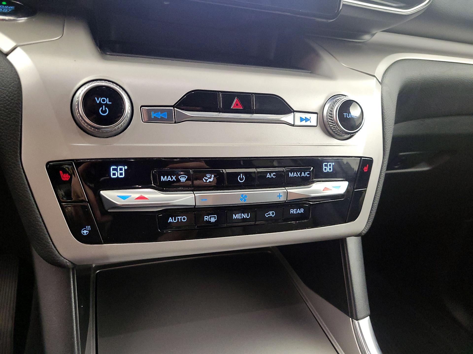 Thumbnail: 2020 Ford Explorer - 16