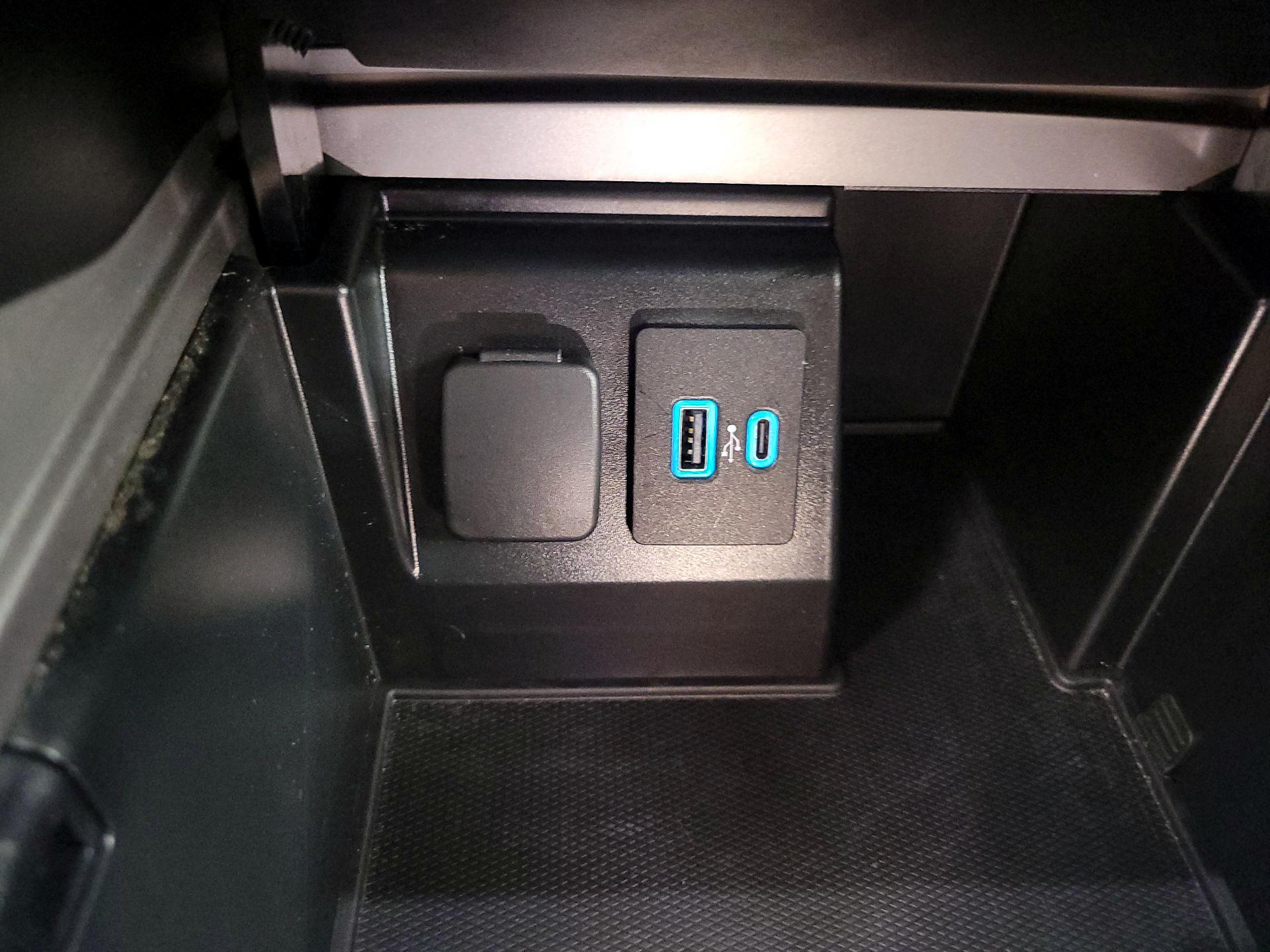 Thumbnail: 2020 Ford Explorer - 18