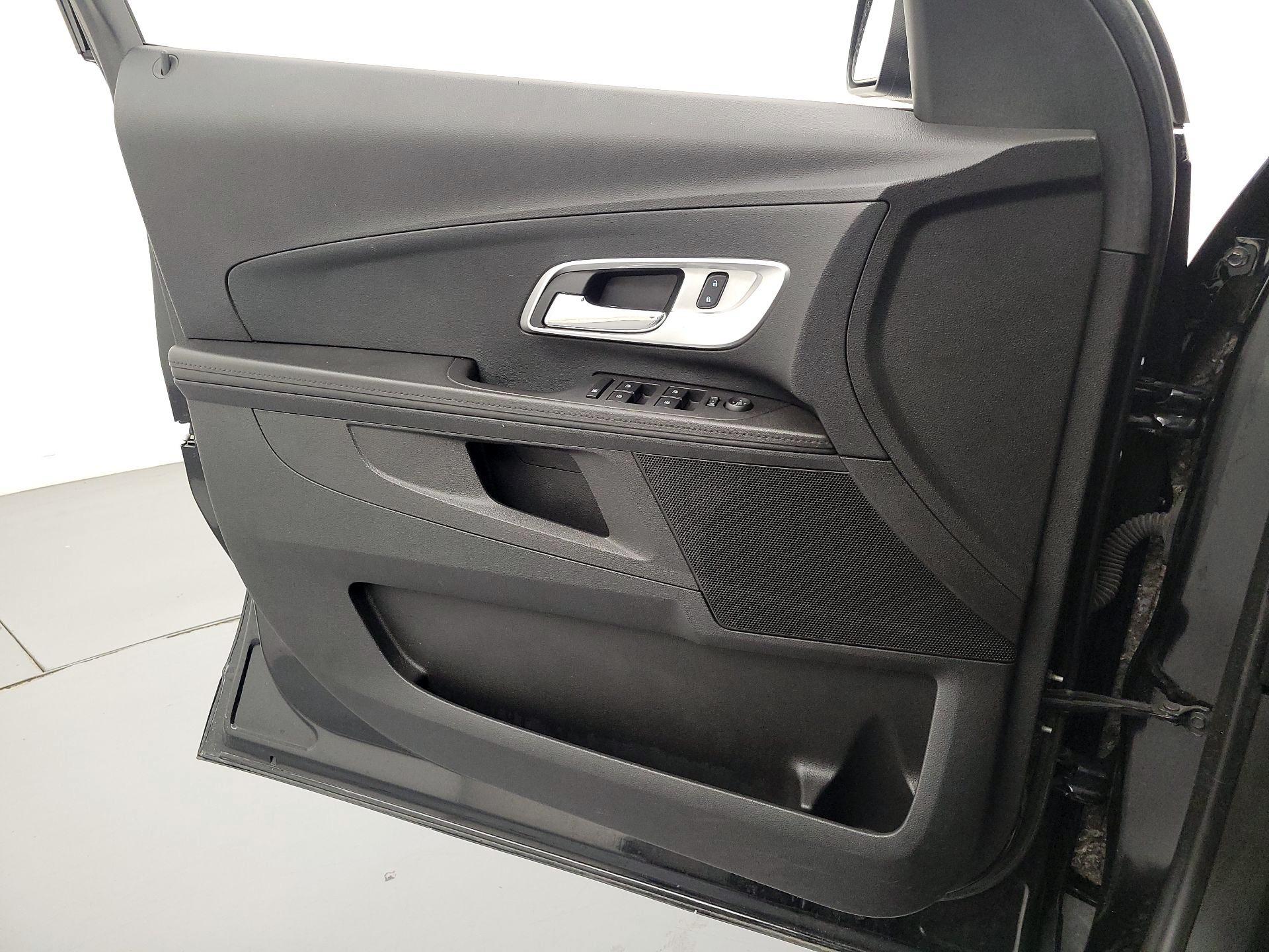 Thumbnail: 2017 Chevrolet Equinox - 12