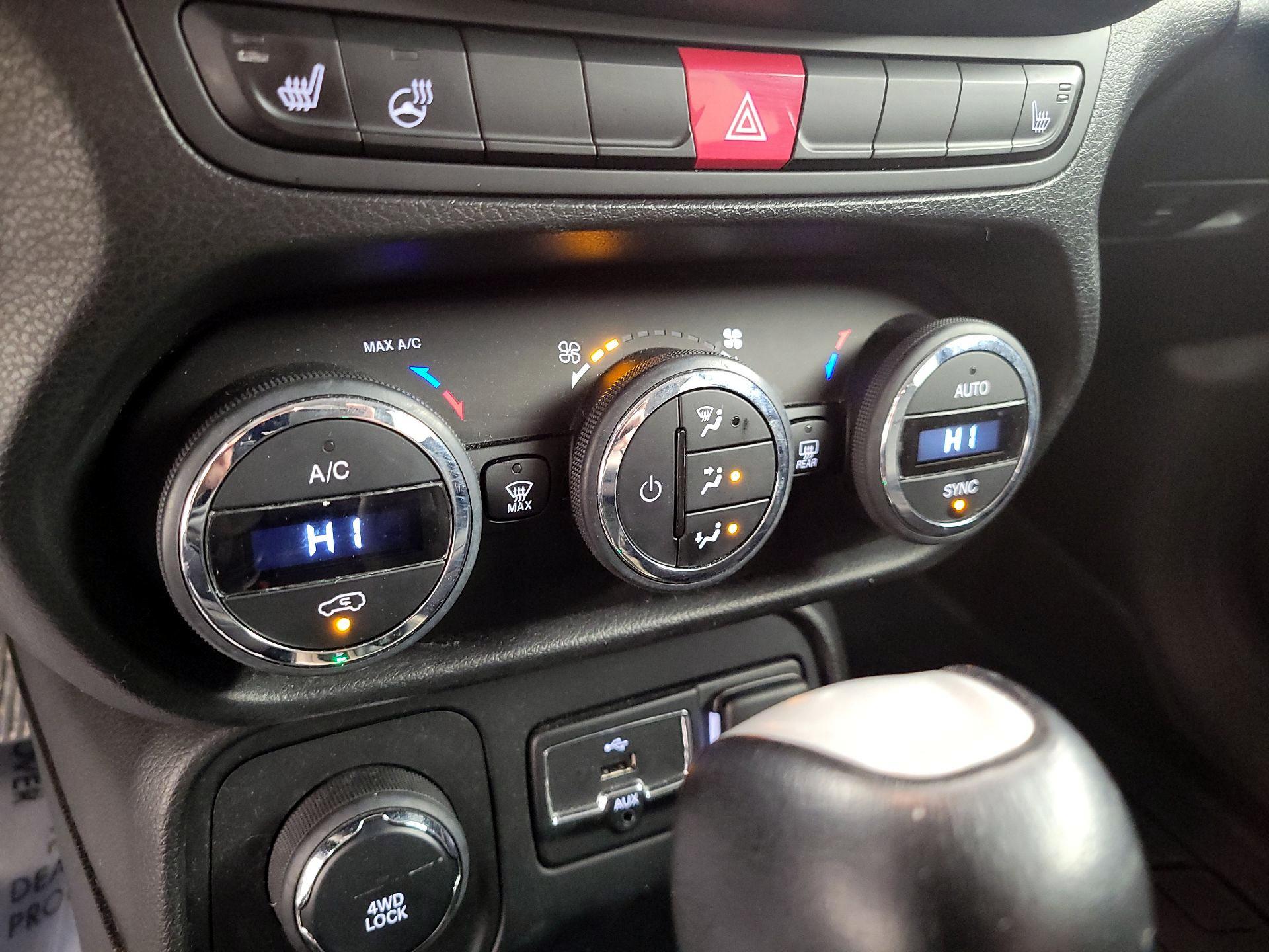 Thumbnail: 2017 Jeep Renegade - 16