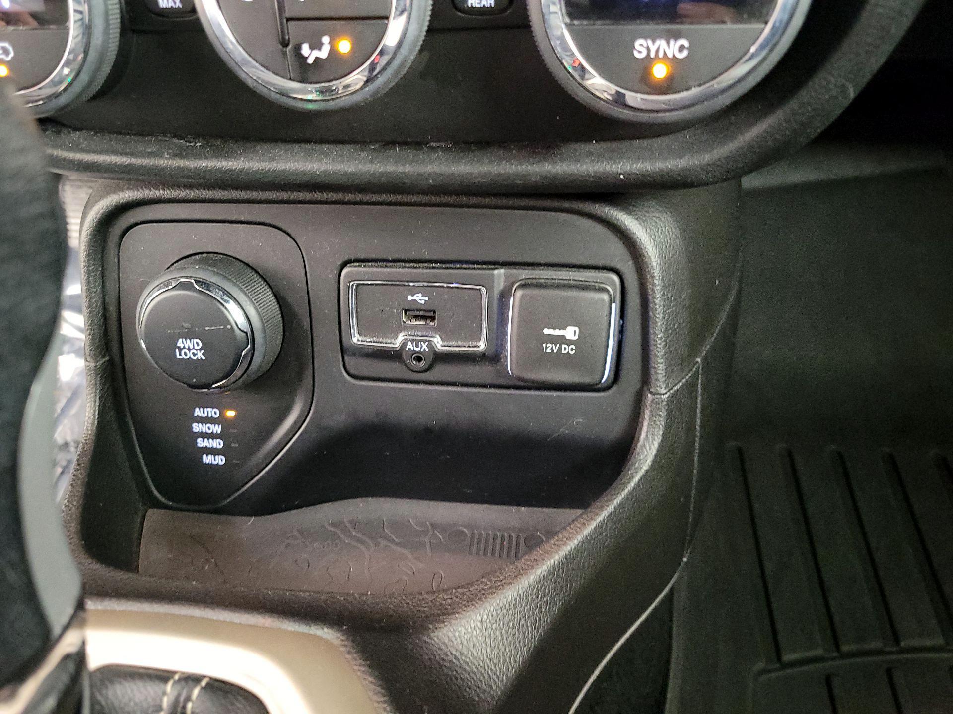 Thumbnail: 2017 Jeep Renegade - 18