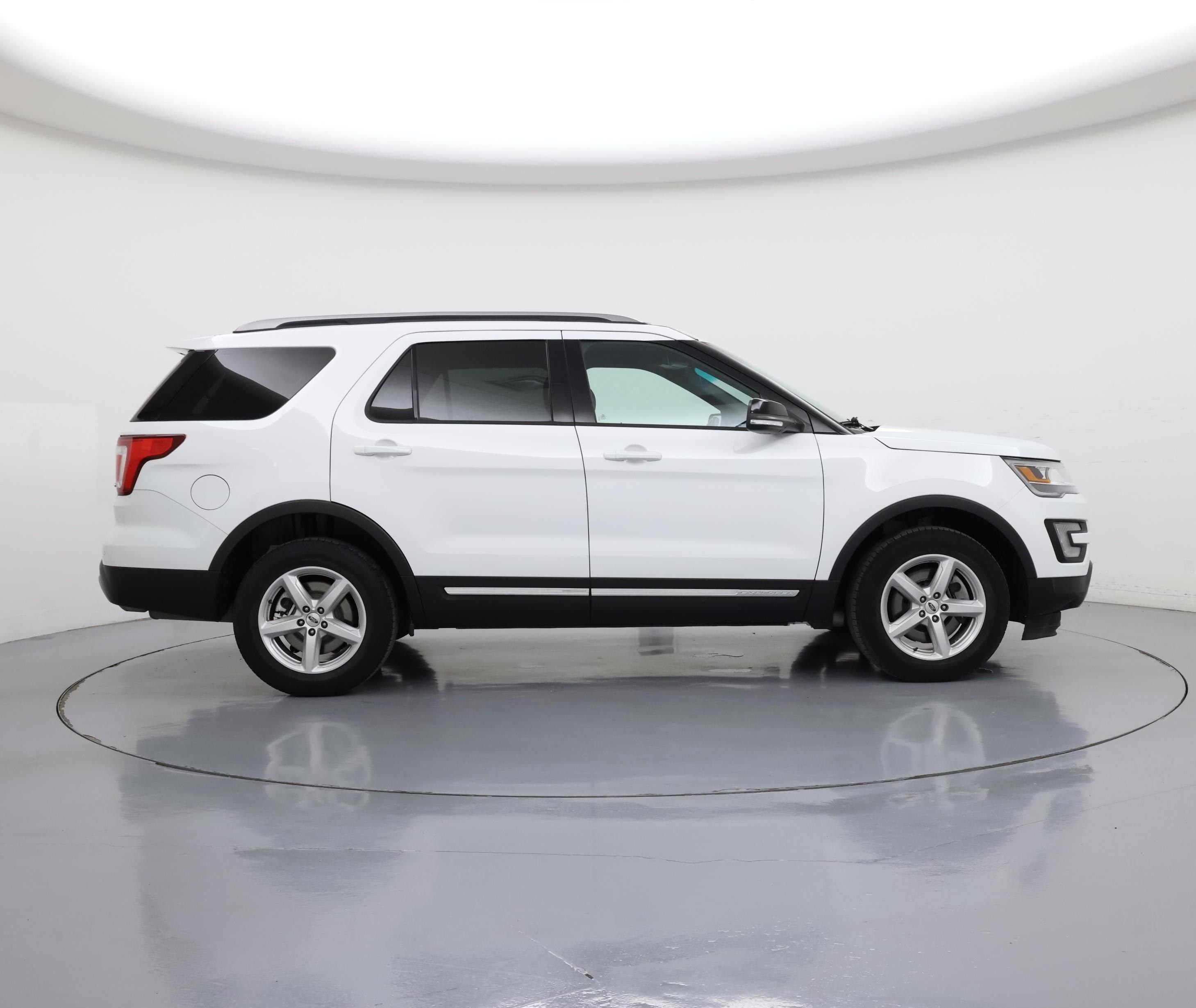 Thumbnail: 2017 Ford Explorer - 7