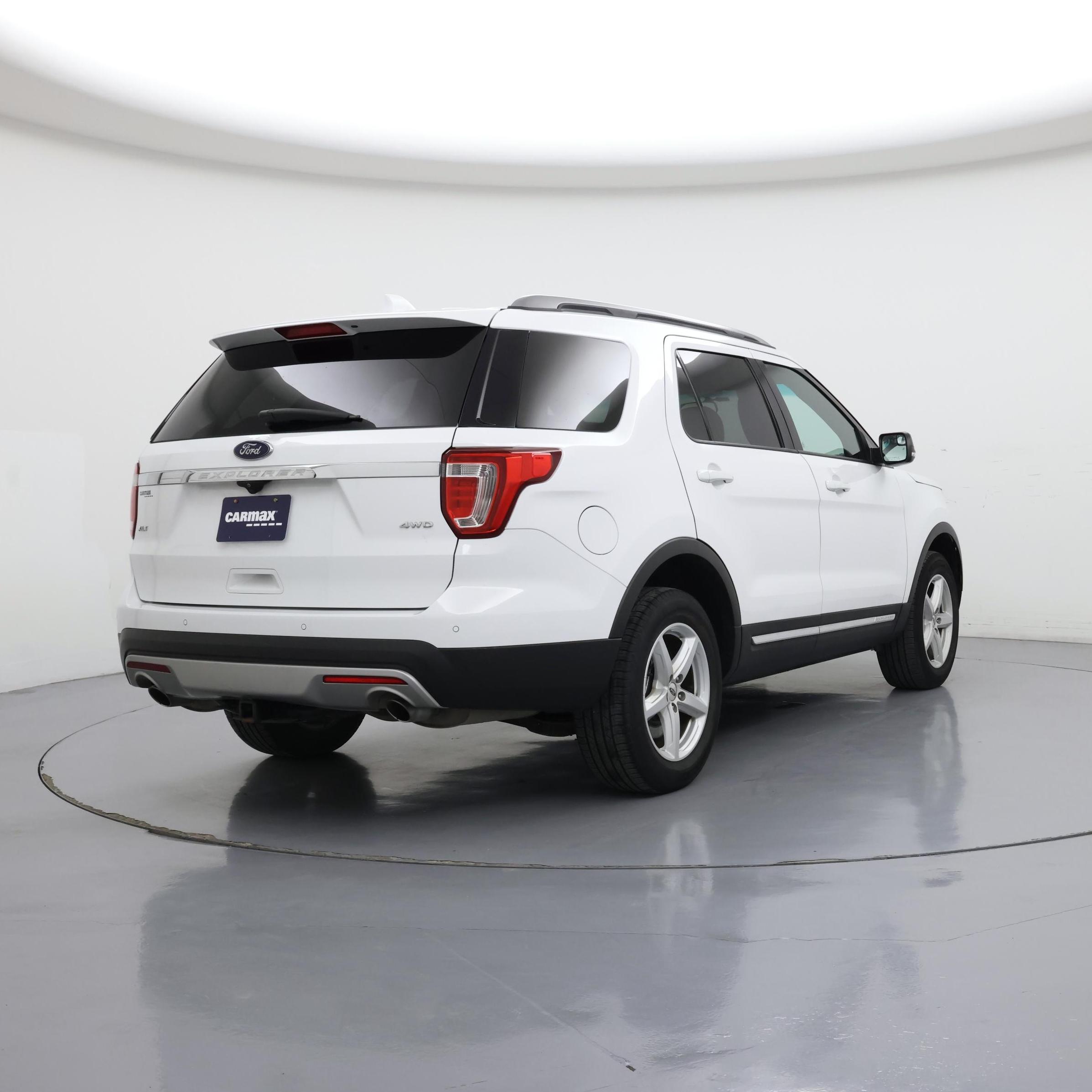 Thumbnail: 2017 Ford Explorer - 8