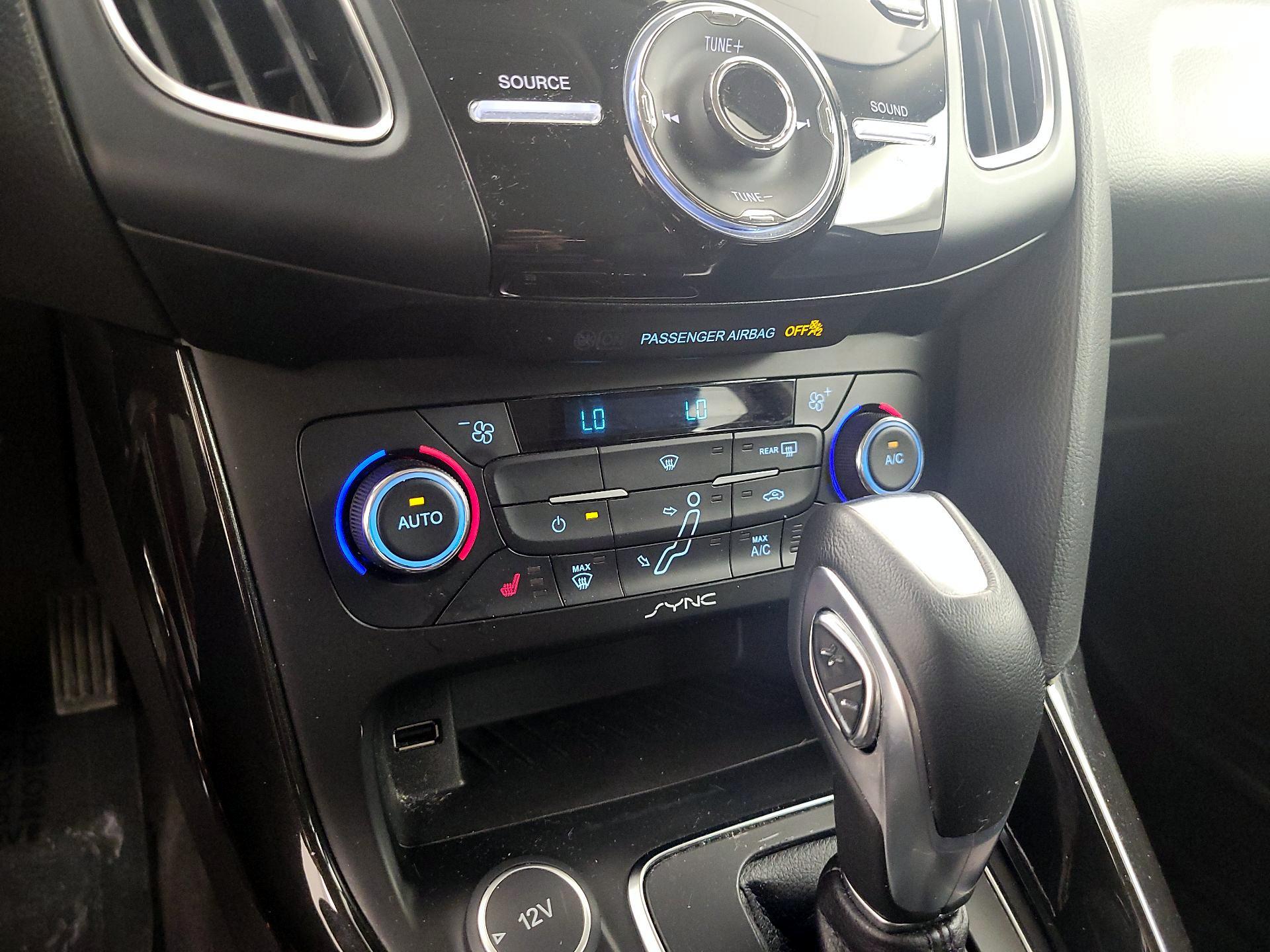 Thumbnail: 2015 Ford Focus - 17