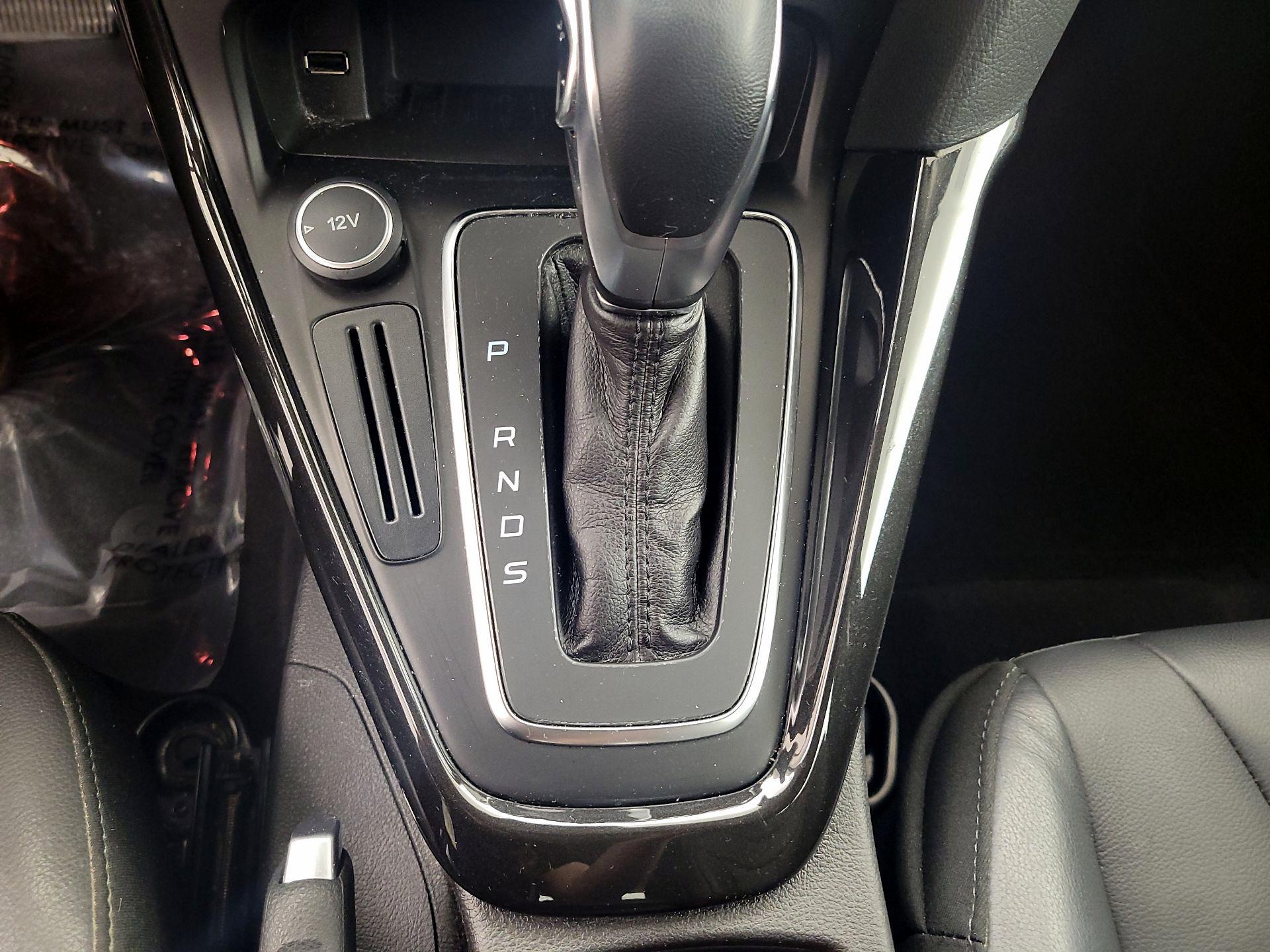 Thumbnail: 2015 Ford Focus - 18