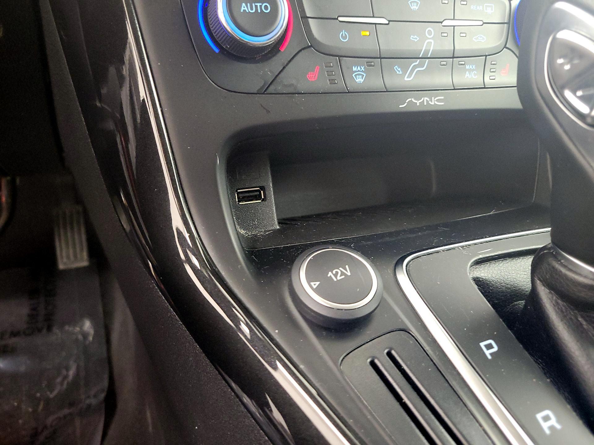 Thumbnail: 2015 Ford Focus - 19