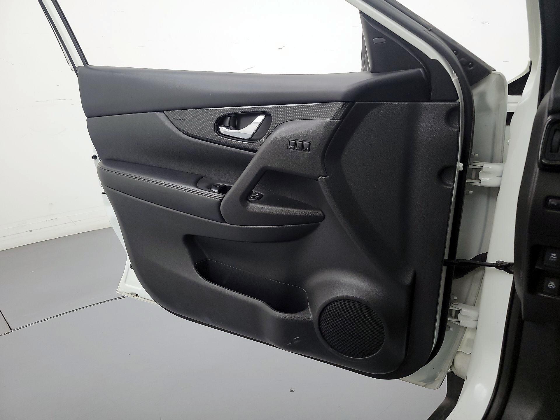 Thumbnail: 2019 Nissan Rogue - 12