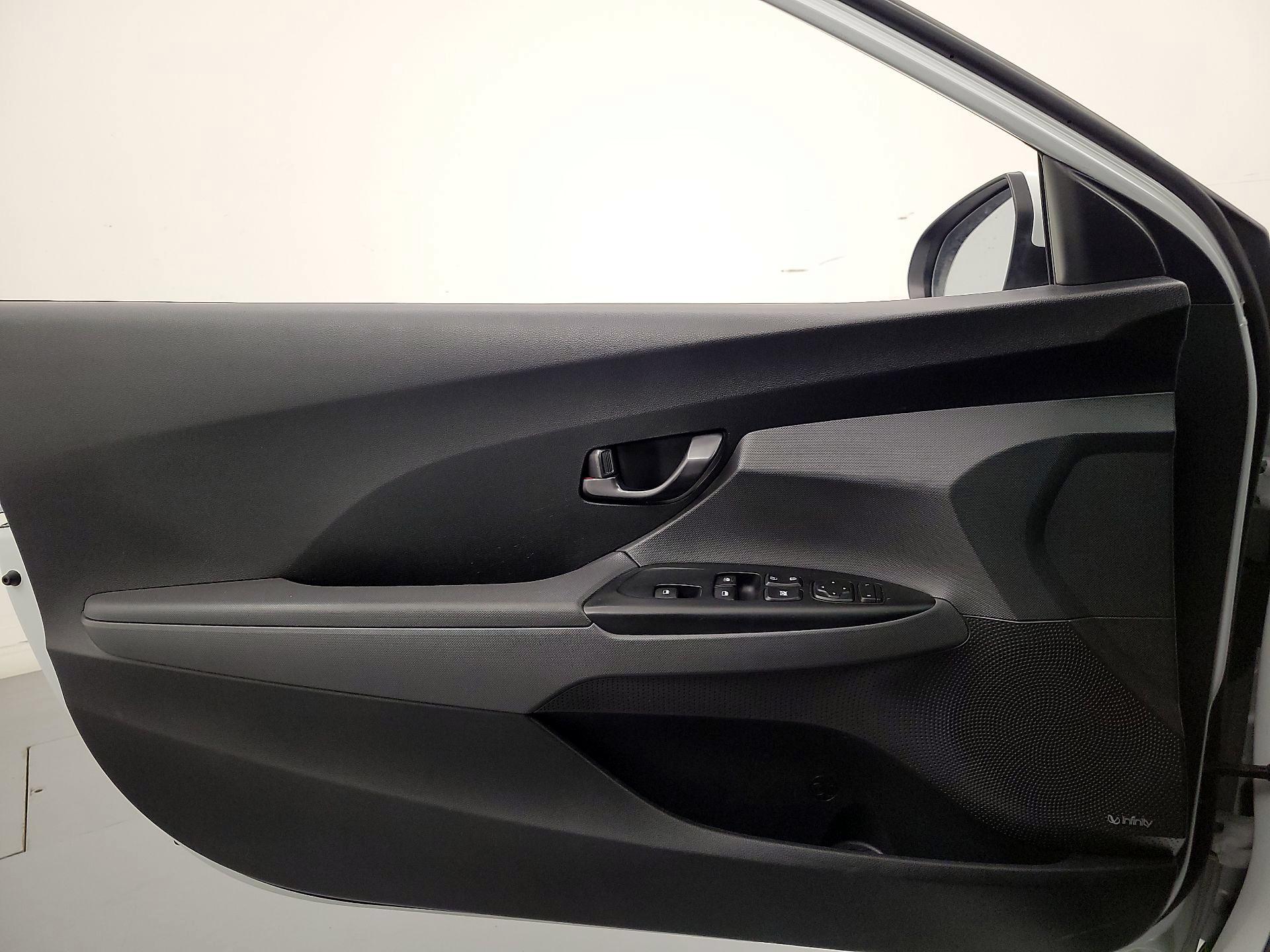 Thumbnail: 2020 Hyundai Veloster - 12