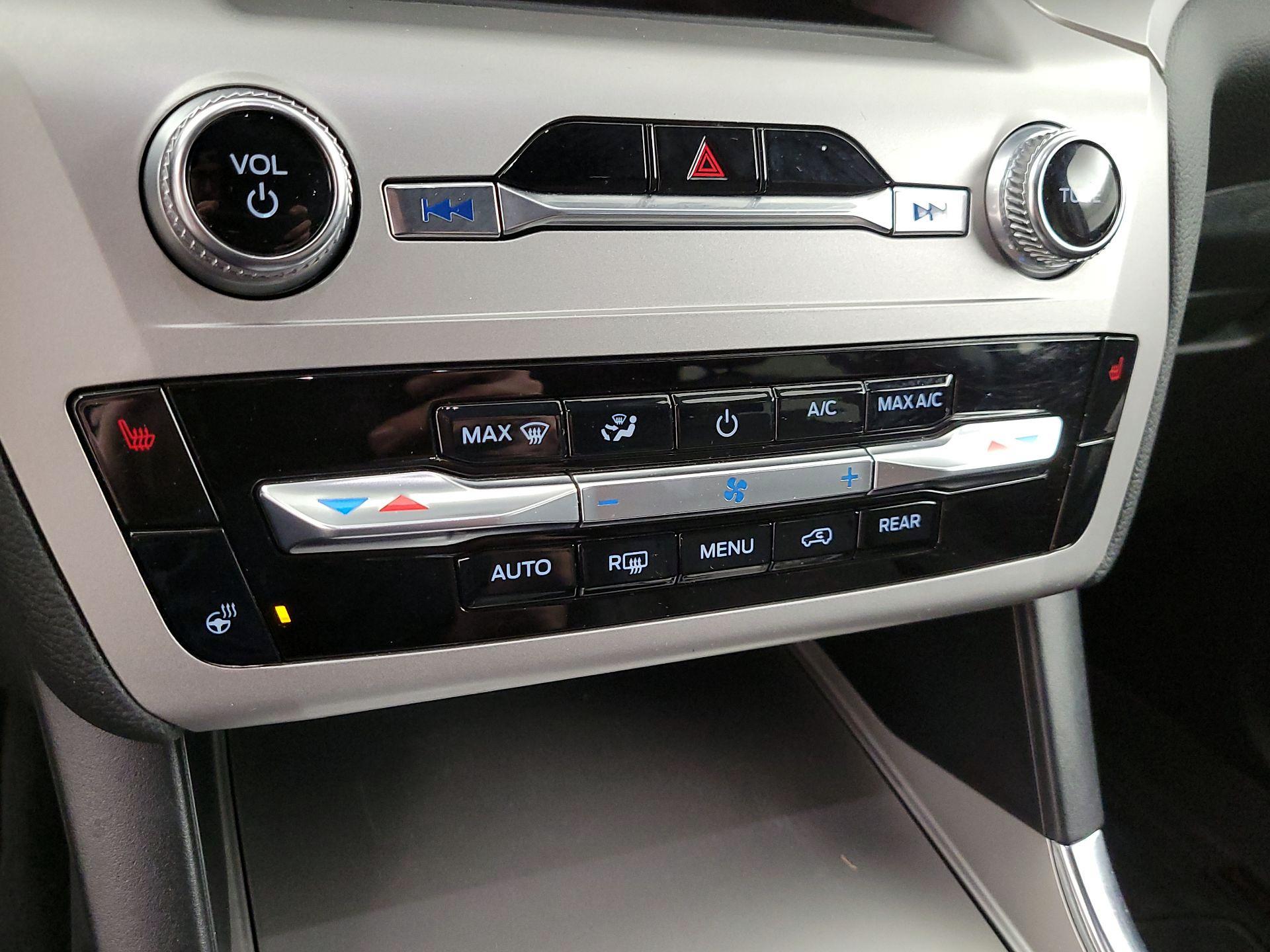 Thumbnail: 2021 Ford Explorer - 17