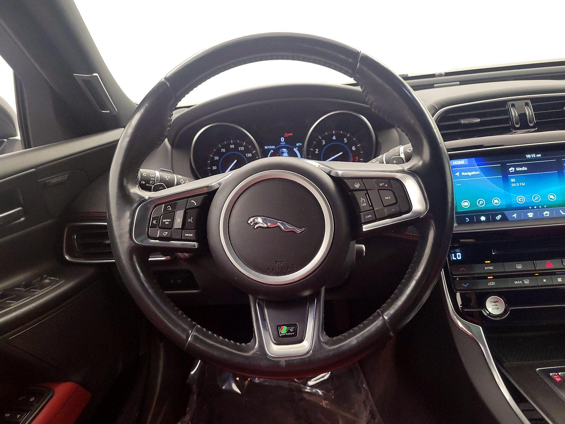 Thumbnail: 2017 Jaguar XE - 10