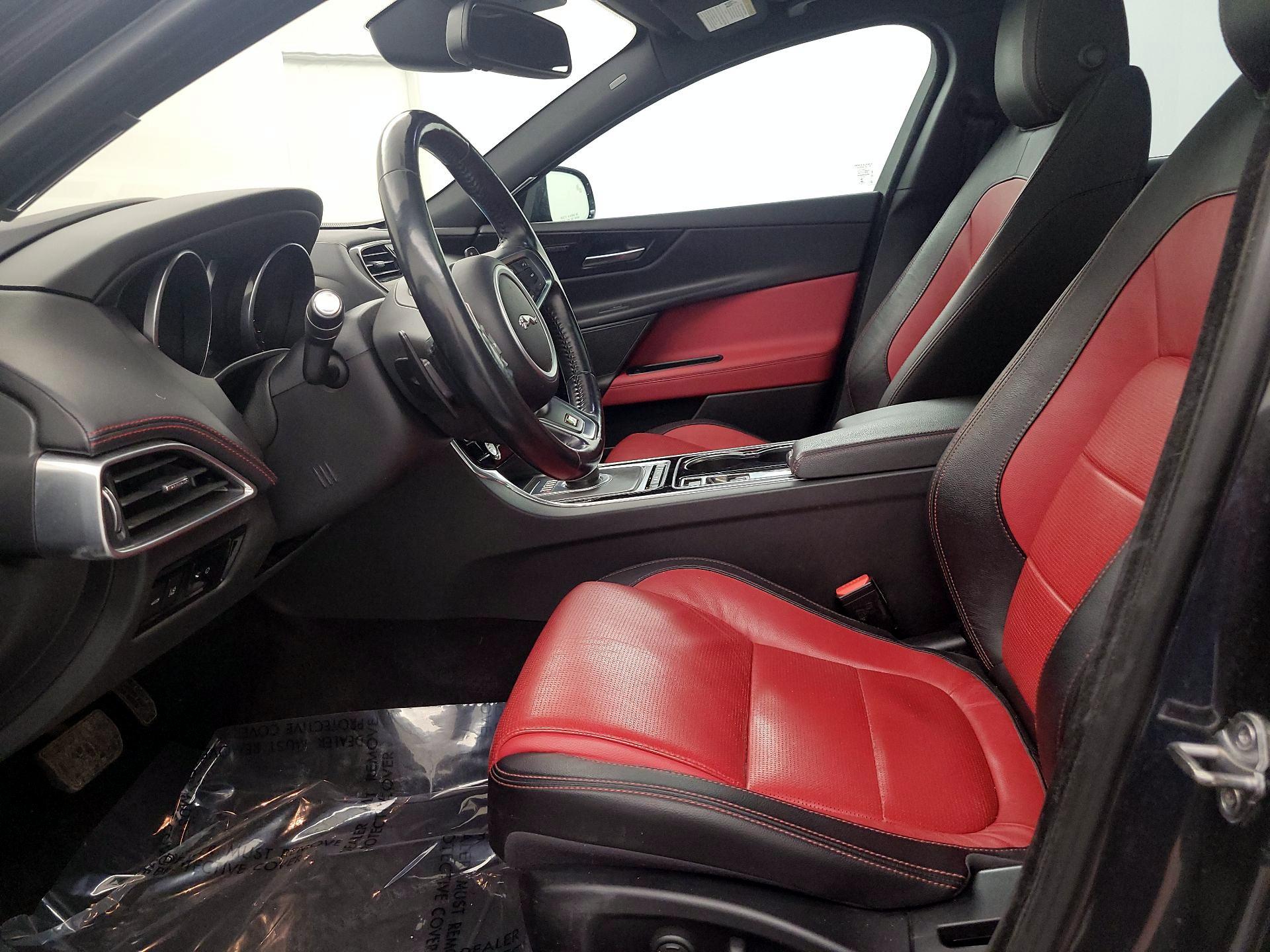 Thumbnail: 2017 Jaguar XE - 11