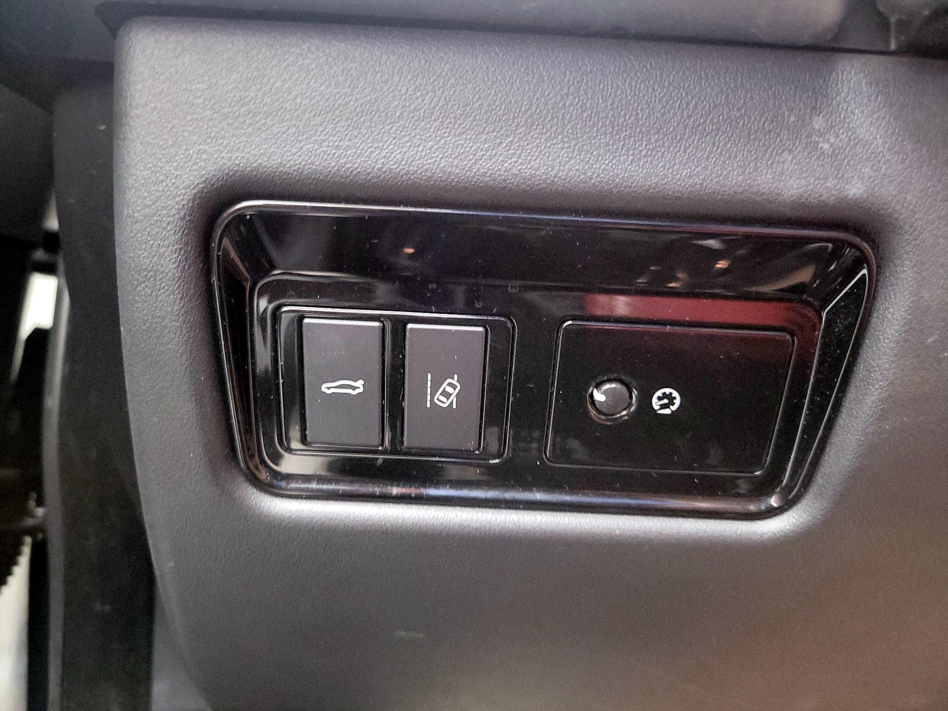 Thumbnail: 2017 Jaguar XE - 13