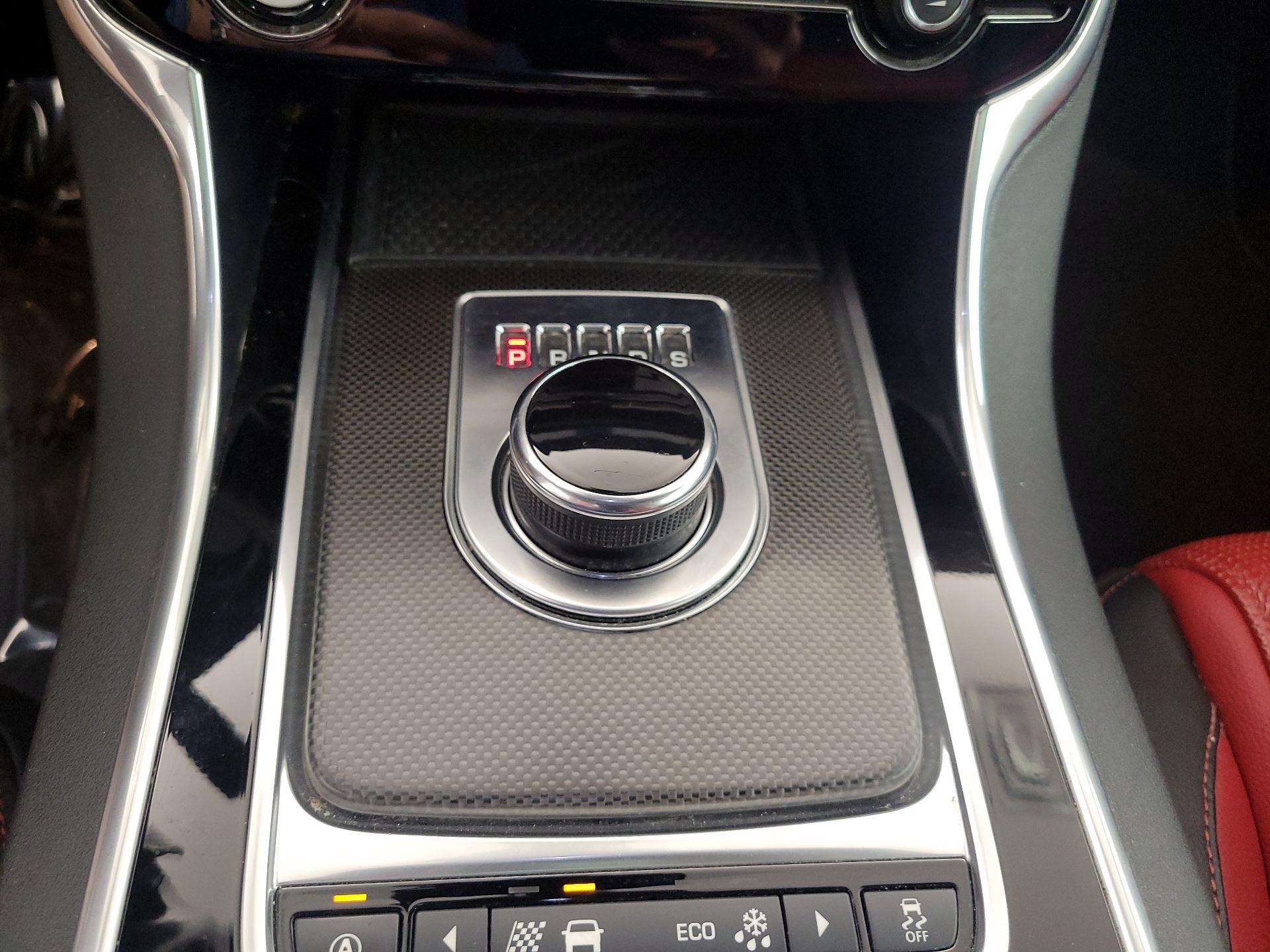 Thumbnail: 2017 Jaguar XE - 18