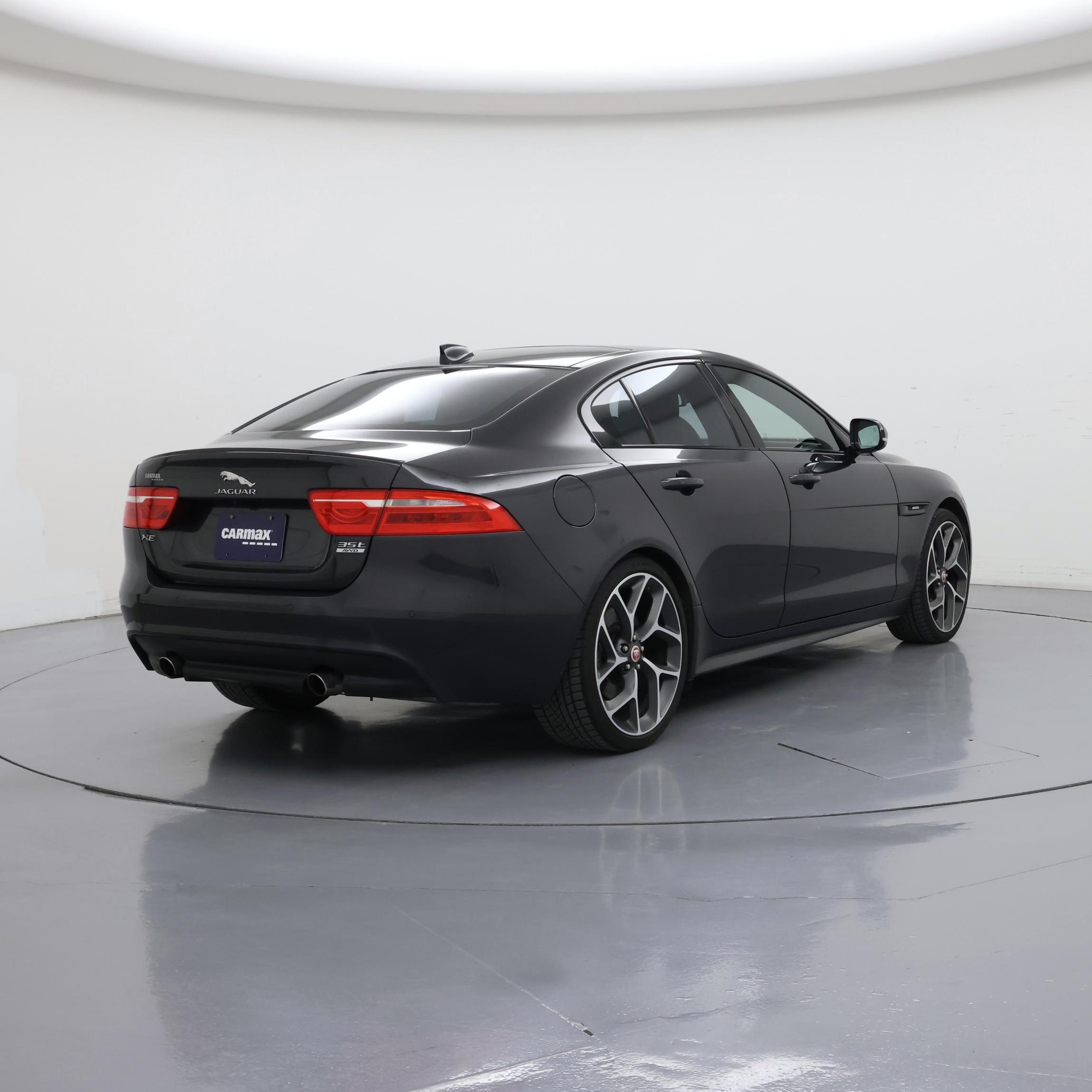 Thumbnail: 2017 Jaguar XE - 8