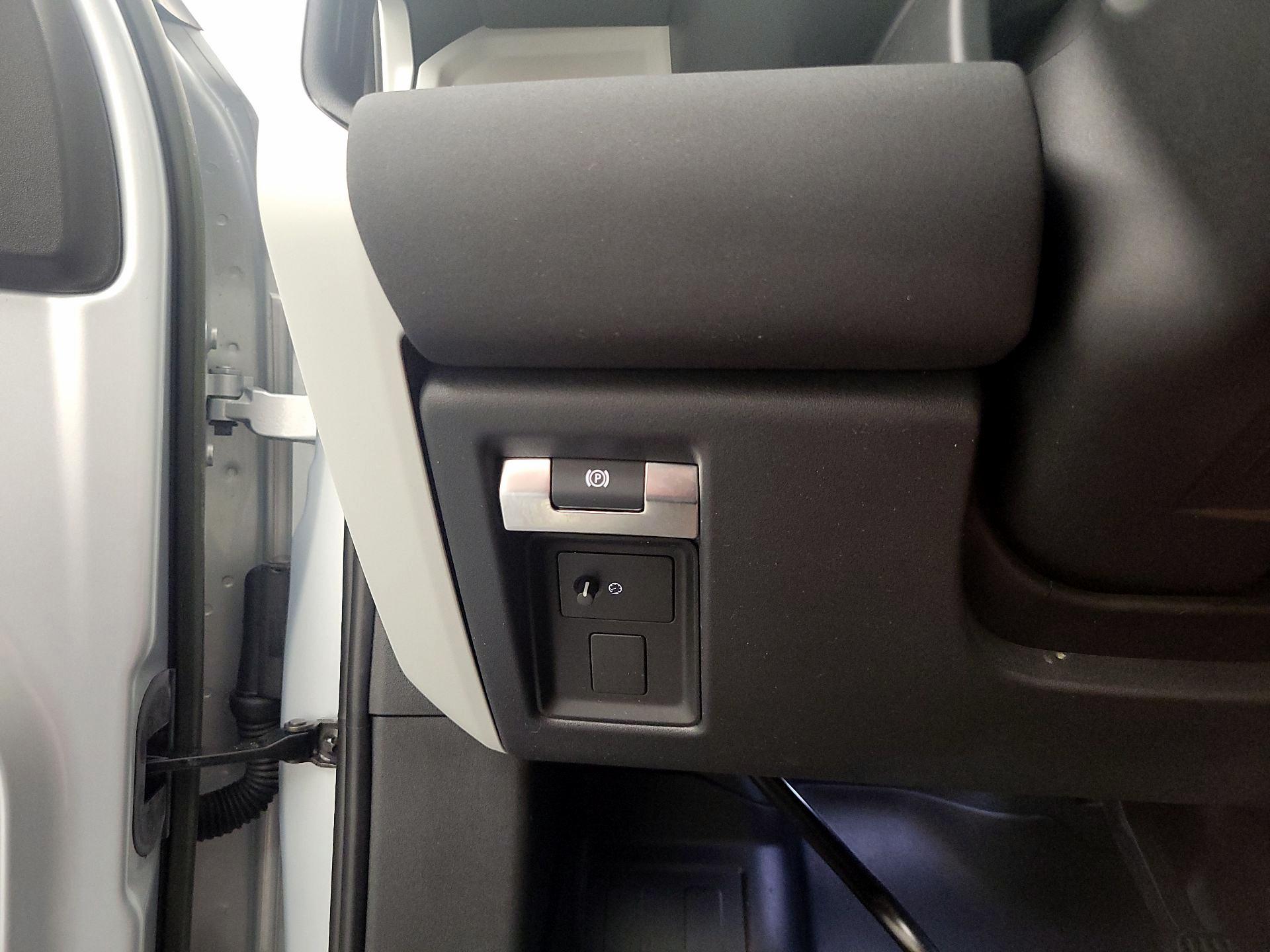 Thumbnail: 2023 Land Rover Defender - 13