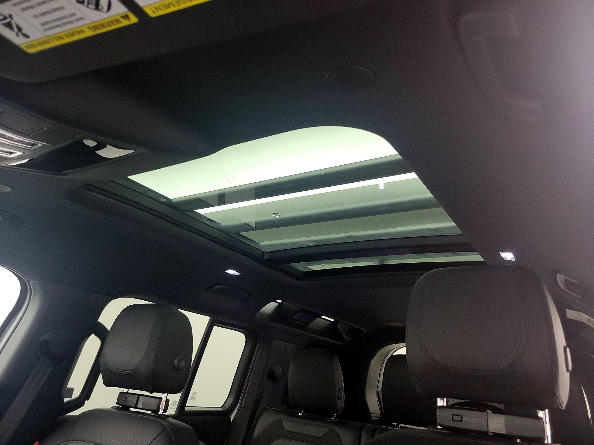 Thumbnail: 2023 Land Rover Defender - 20