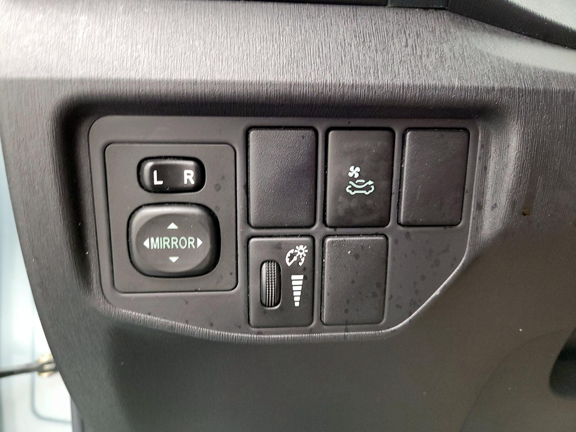 Thumbnail: 2015 Toyota Prius - 13