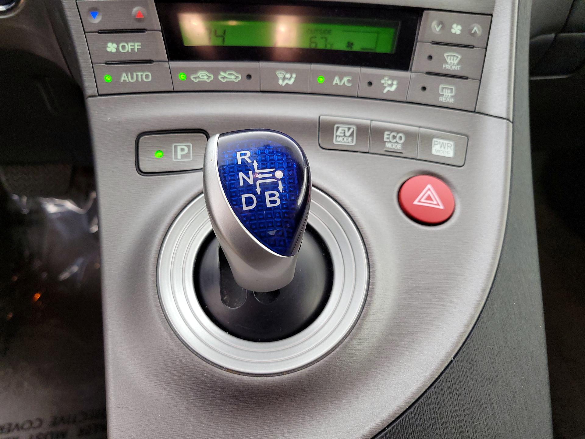 Thumbnail: 2015 Toyota Prius - 18