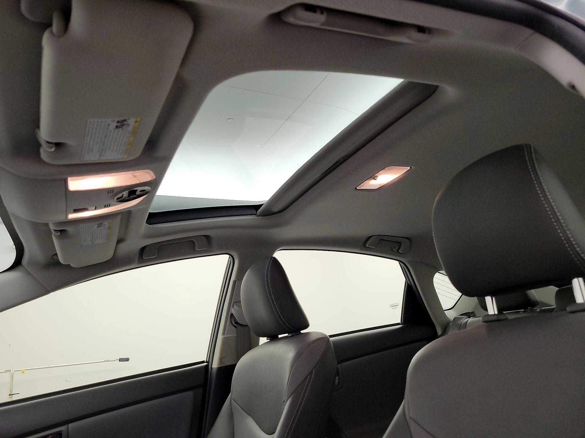 Thumbnail: 2015 Toyota Prius - 20