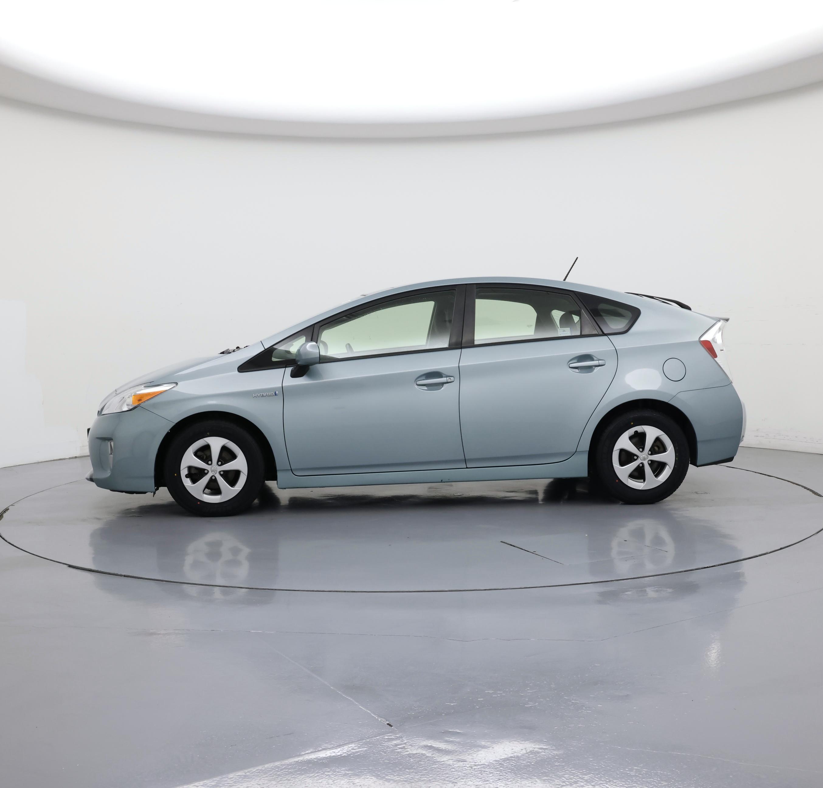 Thumbnail: 2015 Toyota Prius - 3