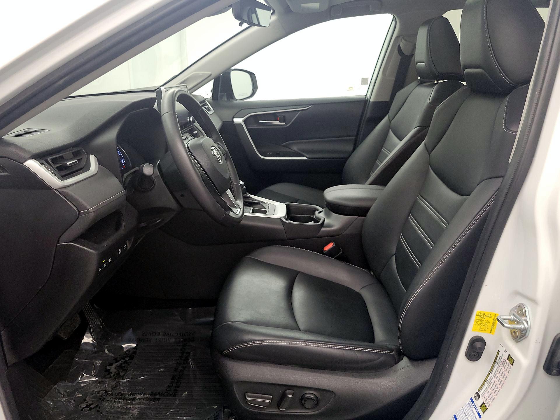 Thumbnail: 2020 Toyota RAV4 - 11