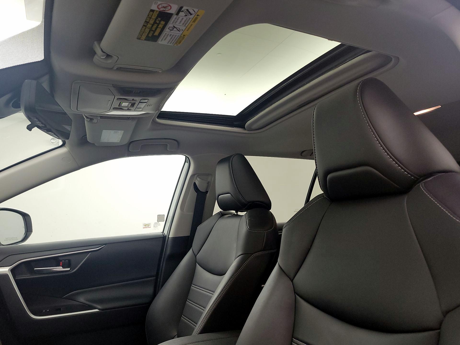 Thumbnail: 2020 Toyota RAV4 - 19