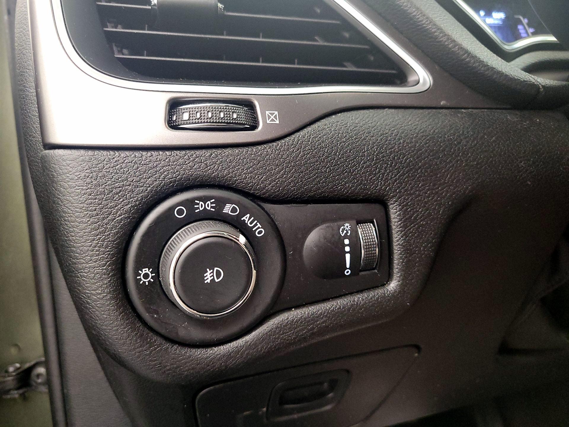 Thumbnail: 2019 Jeep Cherokee - 13