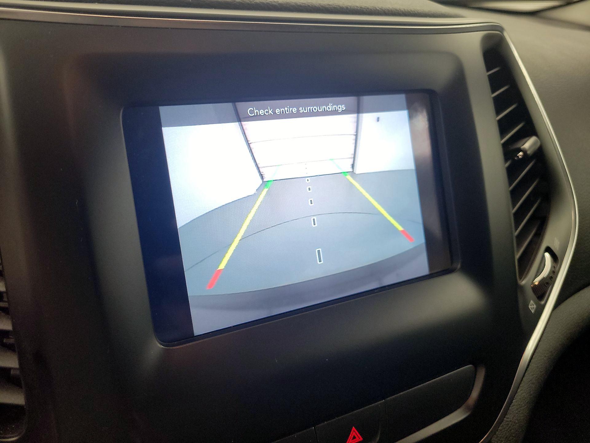 Thumbnail: 2019 Jeep Cherokee - 14