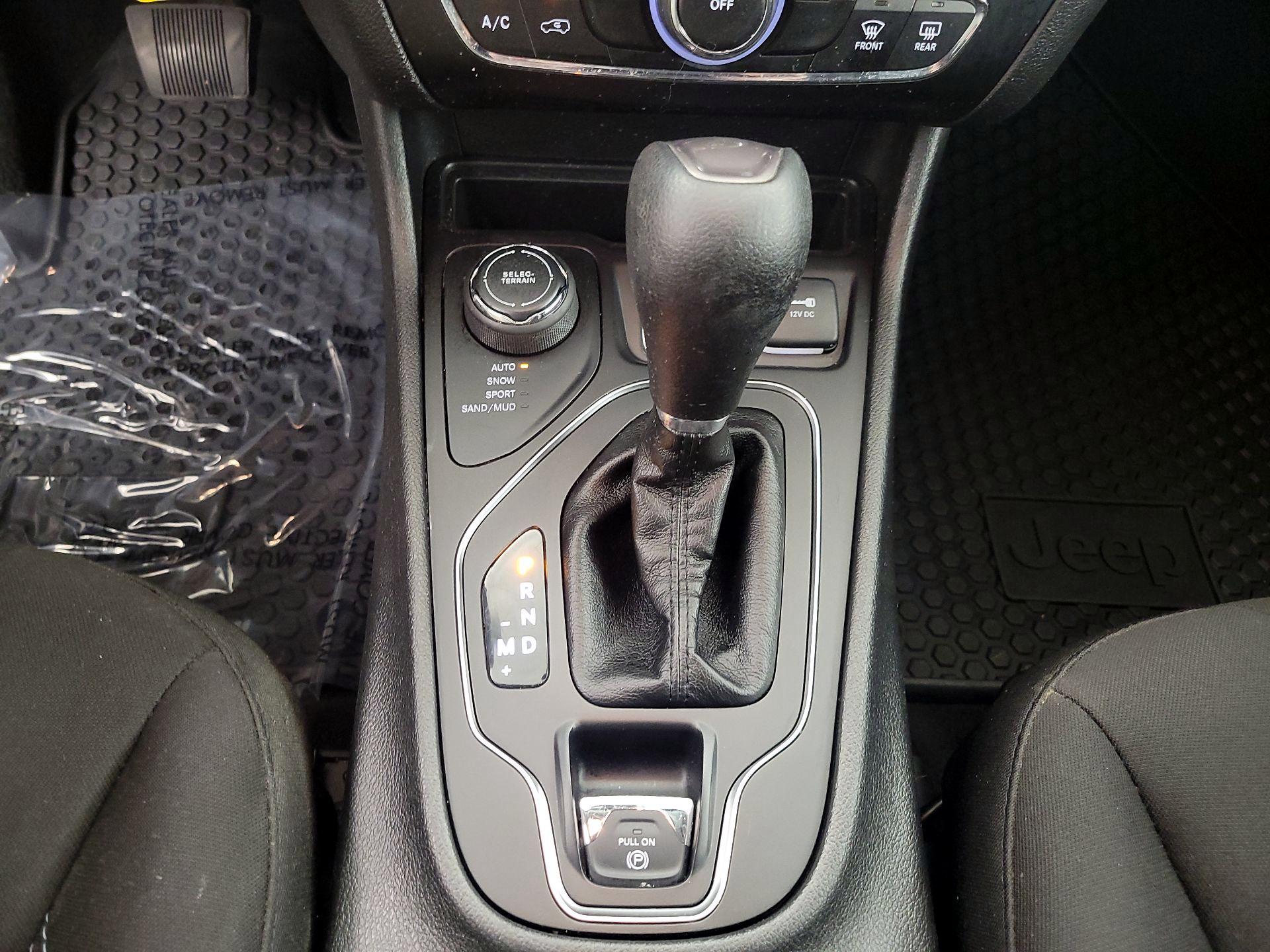 Thumbnail: 2019 Jeep Cherokee - 17