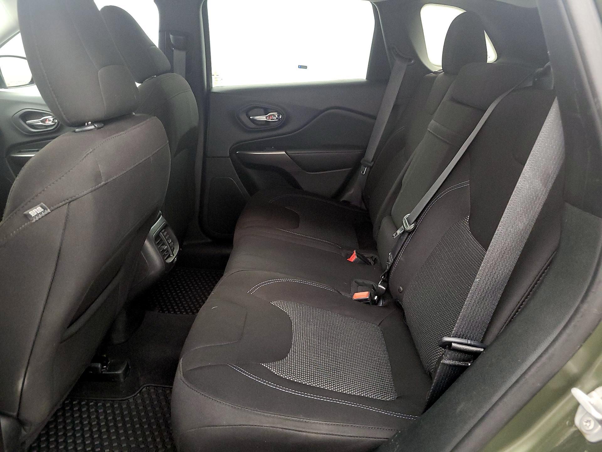 Thumbnail: 2019 Jeep Cherokee - 19