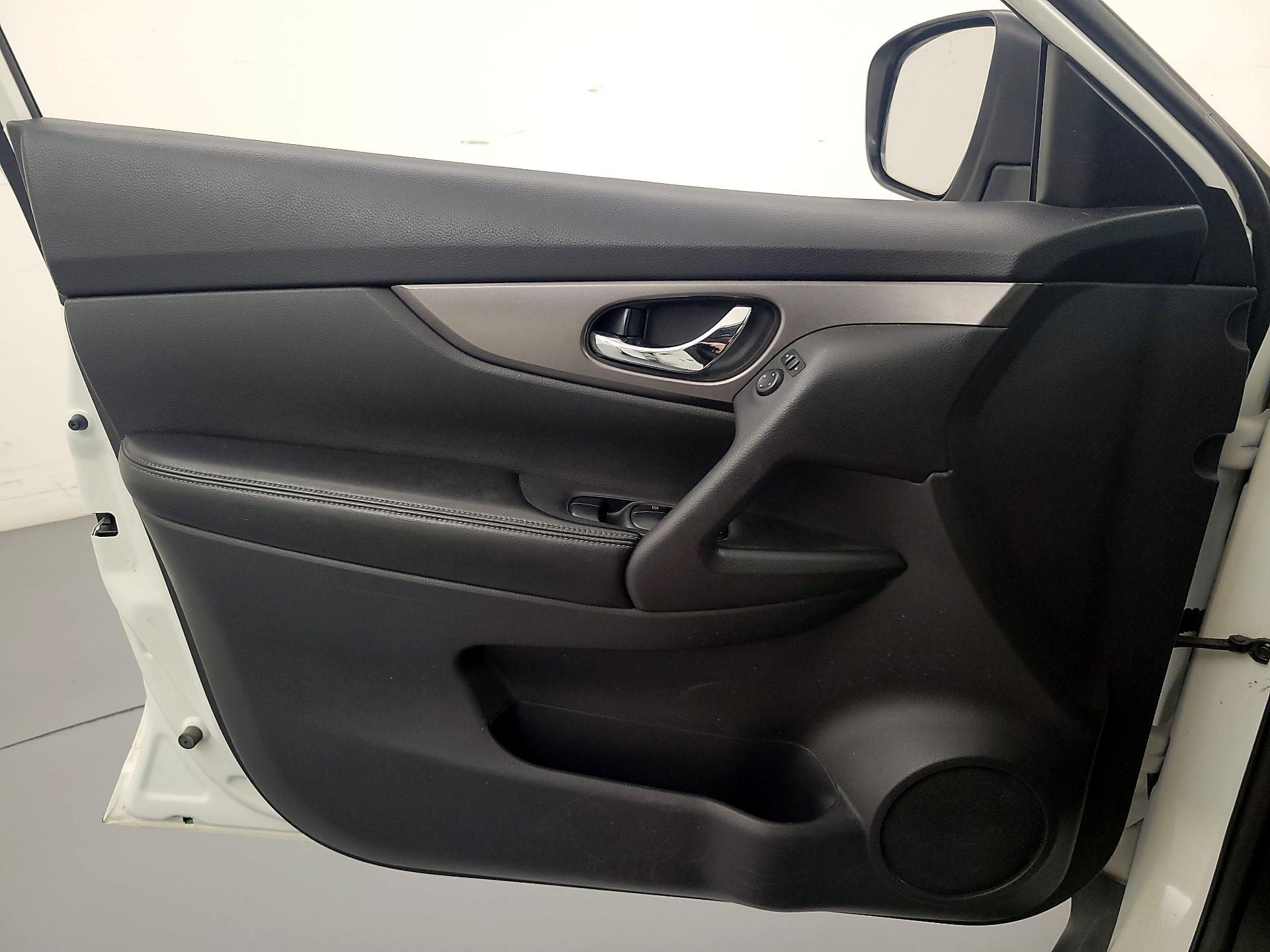 Thumbnail: 2015 Nissan Rogue - 12