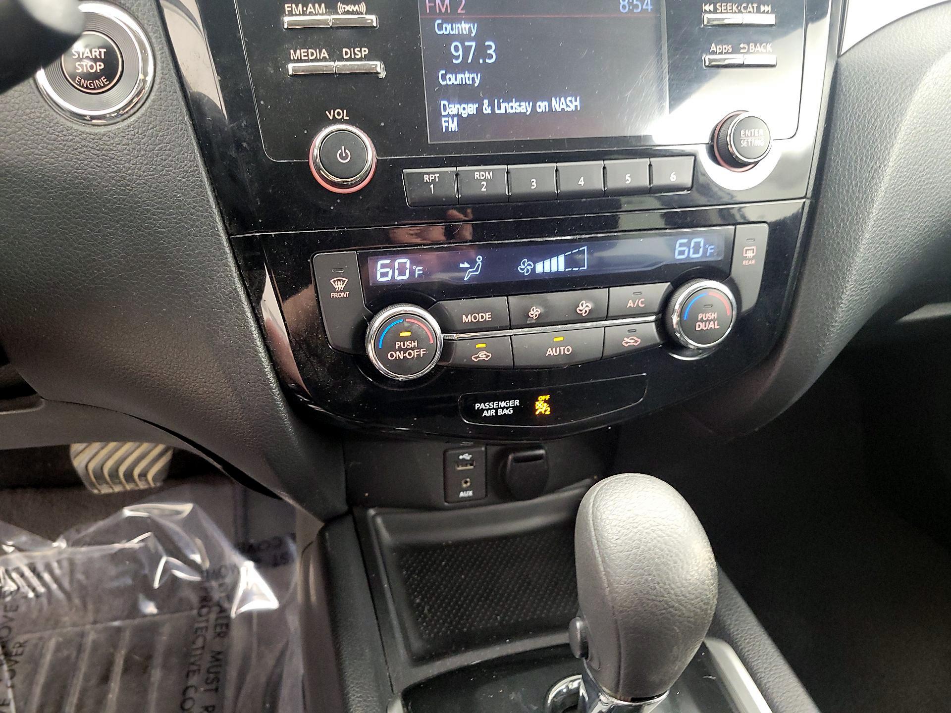 Thumbnail: 2015 Nissan Rogue - 16