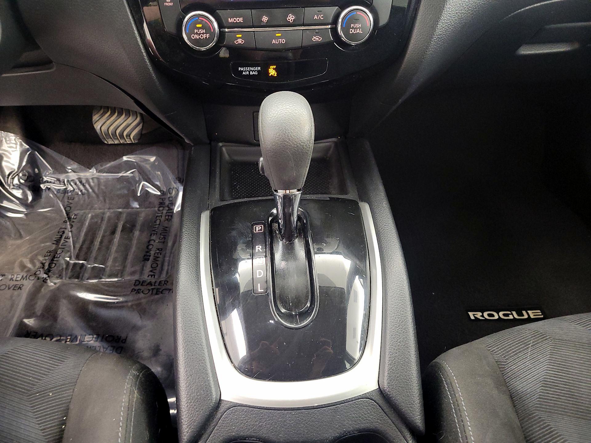 Thumbnail: 2015 Nissan Rogue - 17