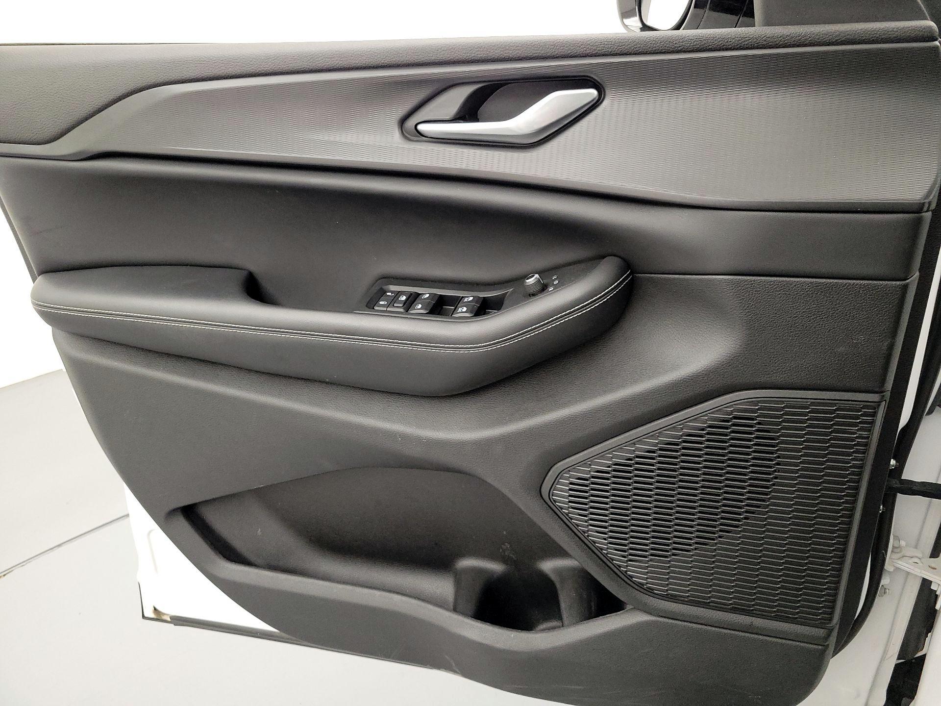 Thumbnail: 2023 Jeep Grand Cherokee - 12