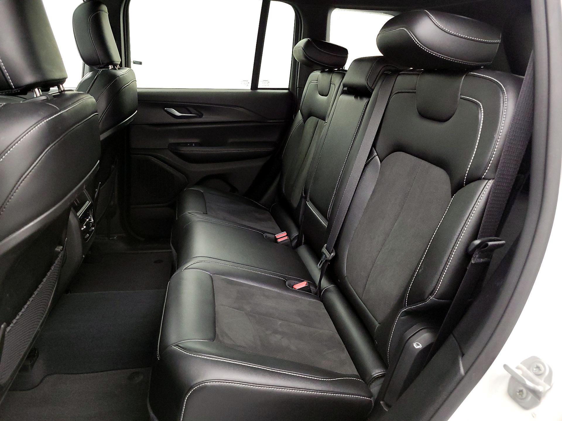 Thumbnail: 2023 Jeep Grand Cherokee - 20