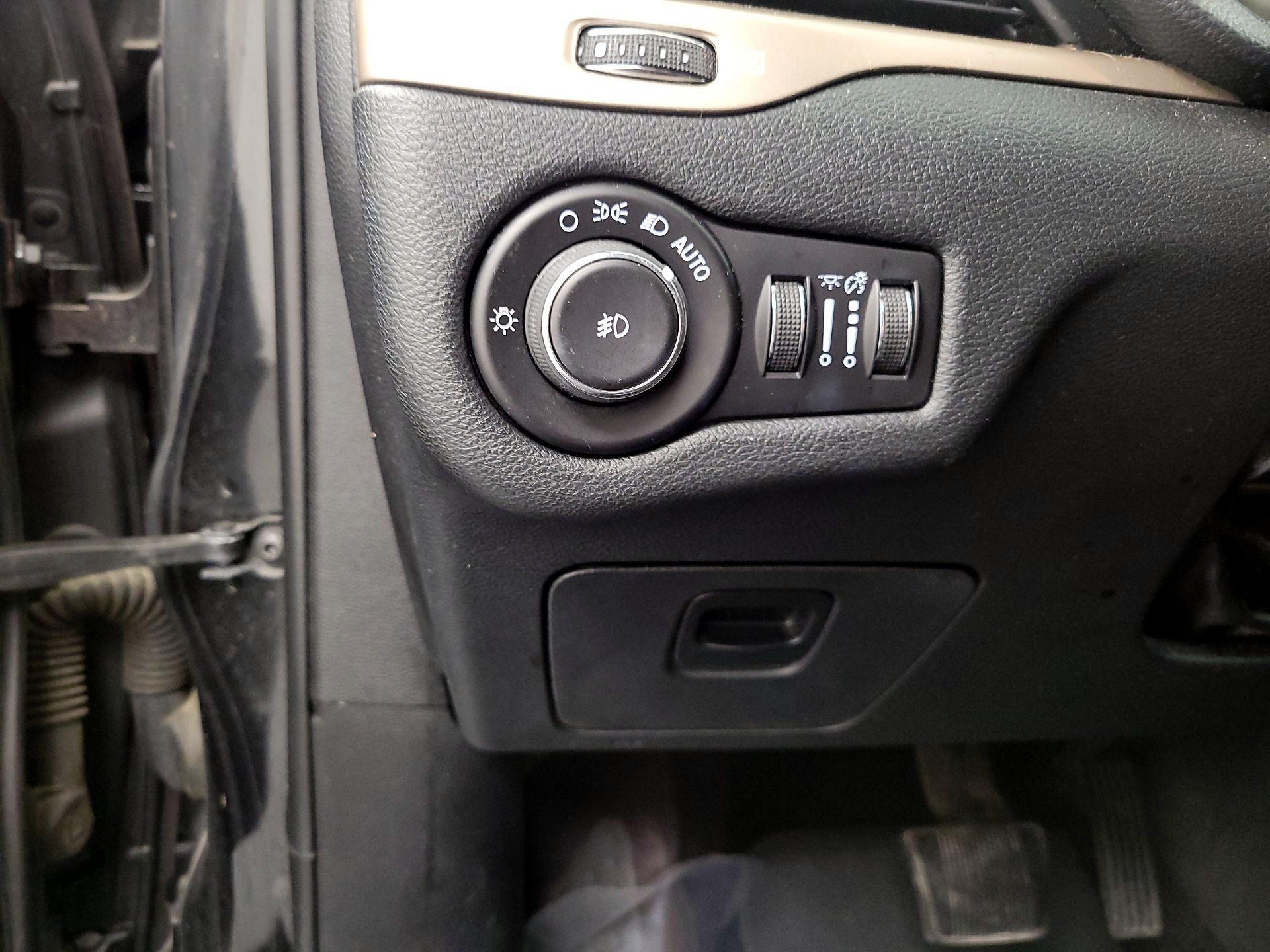 Thumbnail: 2016 Jeep Cherokee - 13